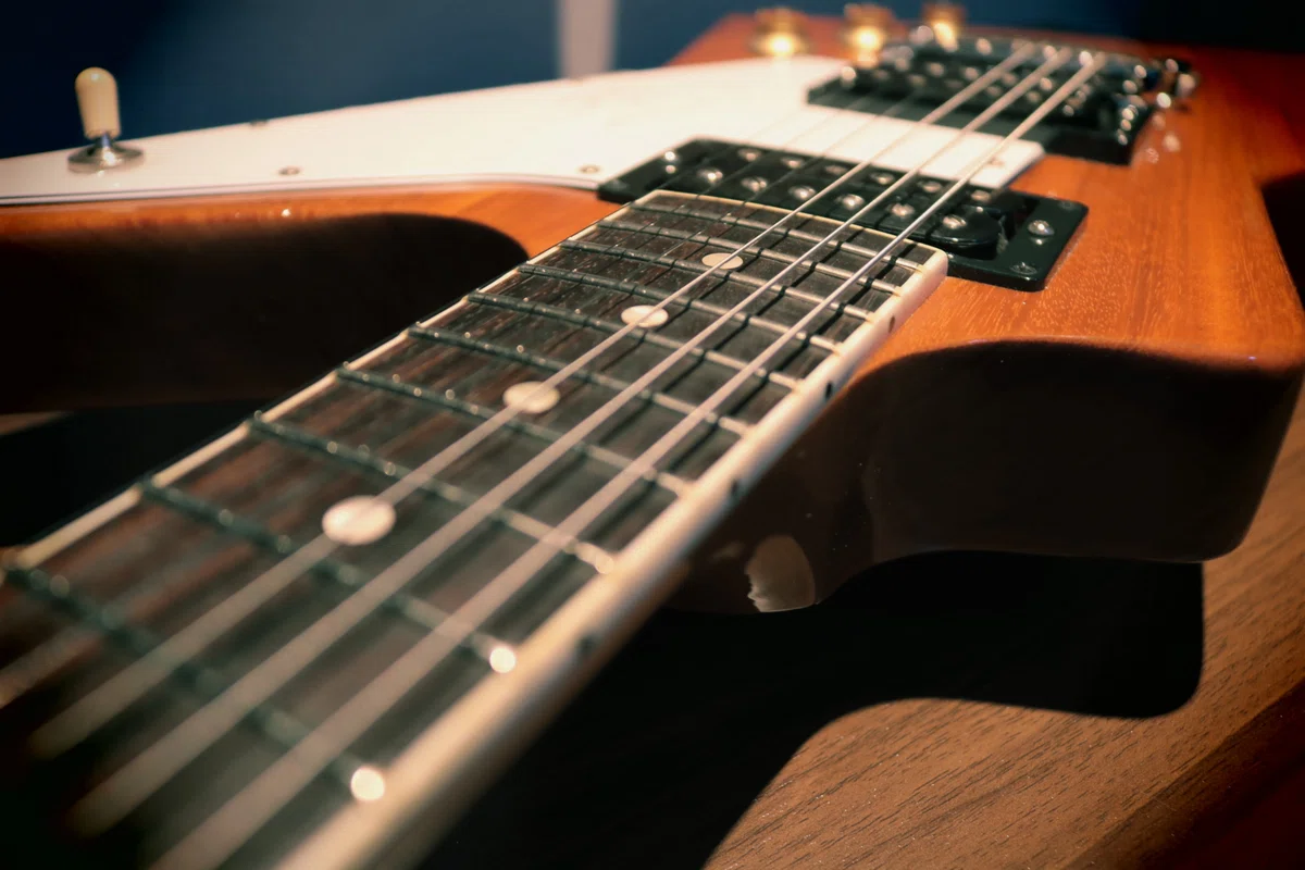 [Gear Profile] Gibson 70s Explorer — A steel riff machine armed with ...