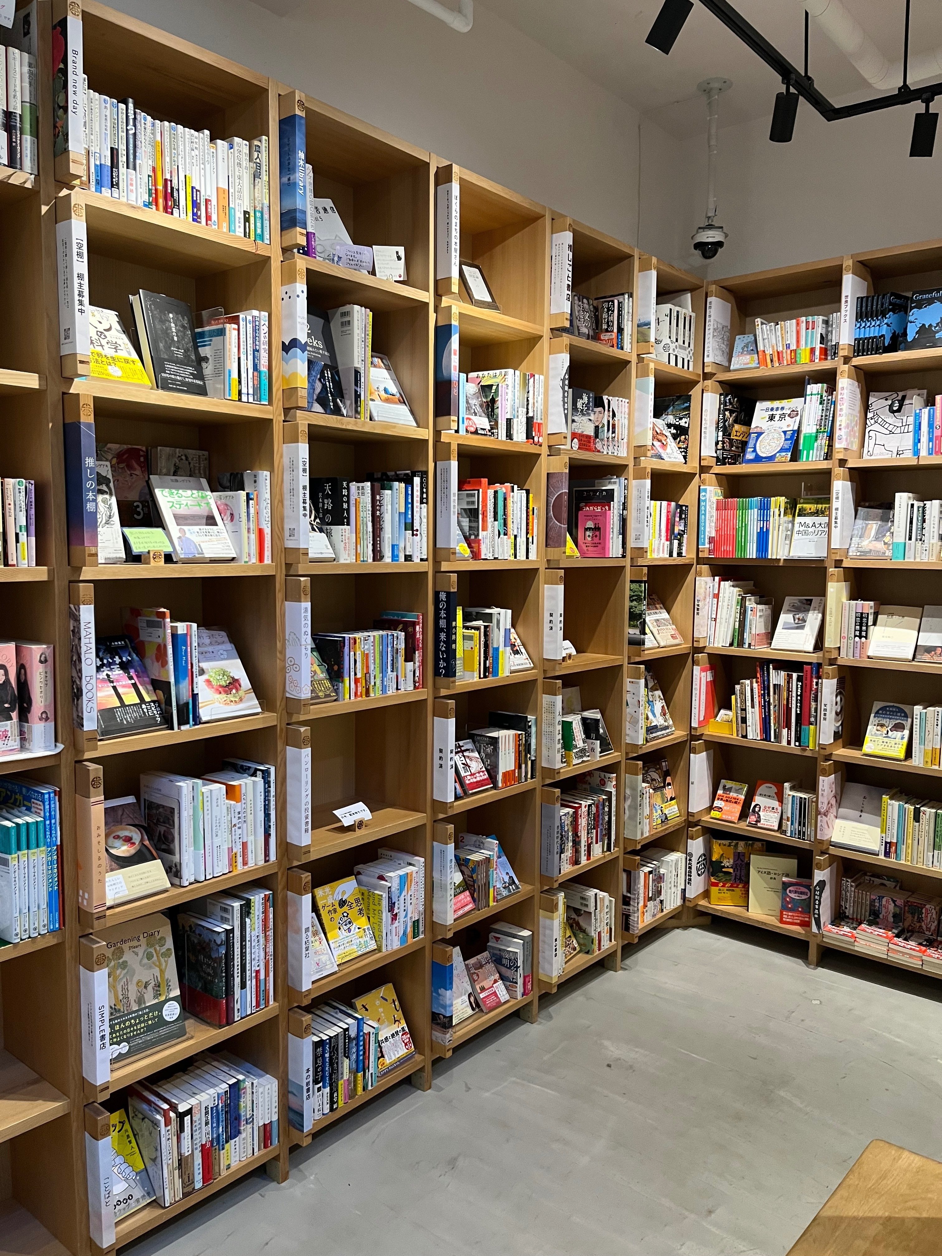 元編集者が震えた、シェア型書店の最大の武器｜神保町「ほんまる」棚主