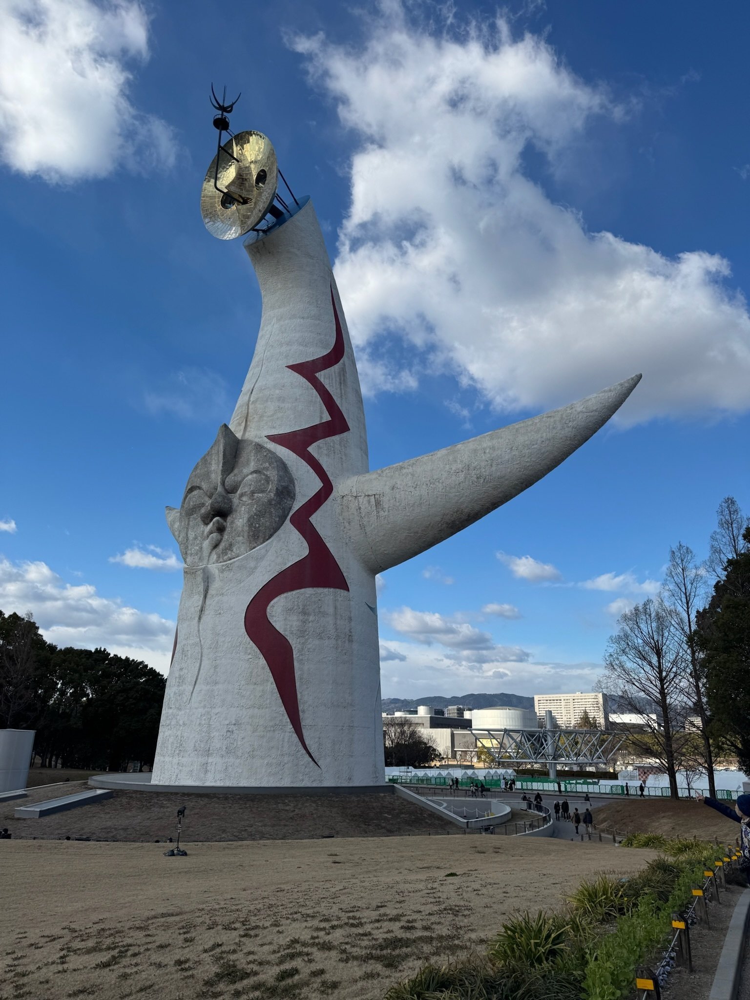 1年のはじまりに太陽の塔へ｜DOKASEN