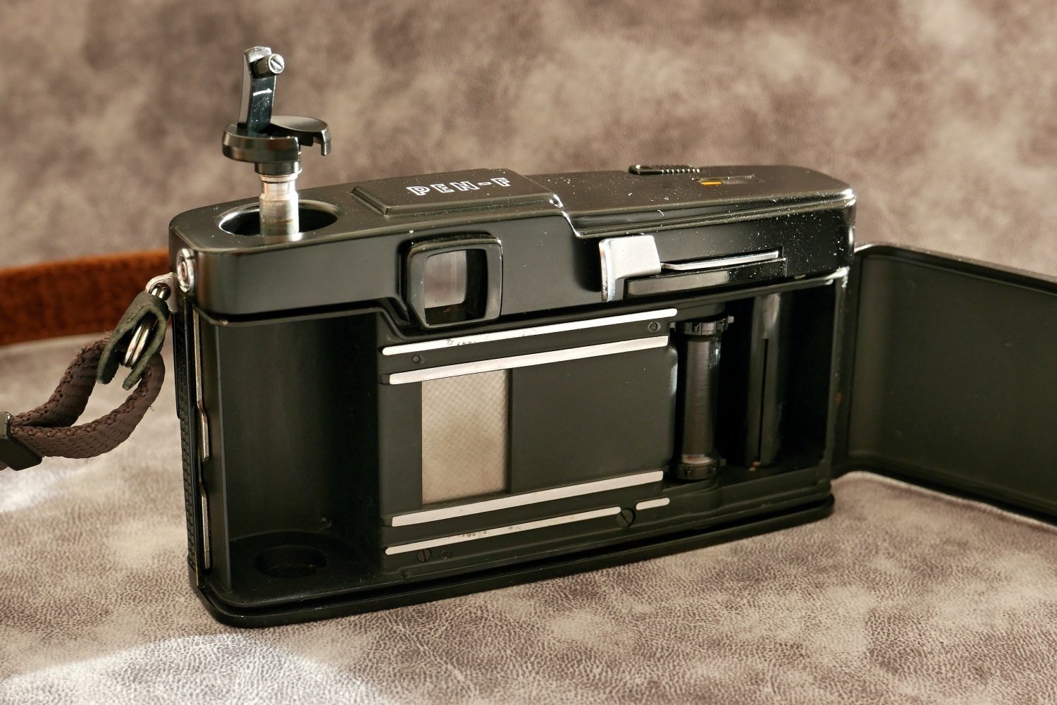 53．先にも後にもない一眼レフハーフカメラ OLYMPUS PEN F＜カメラ＞｜神成