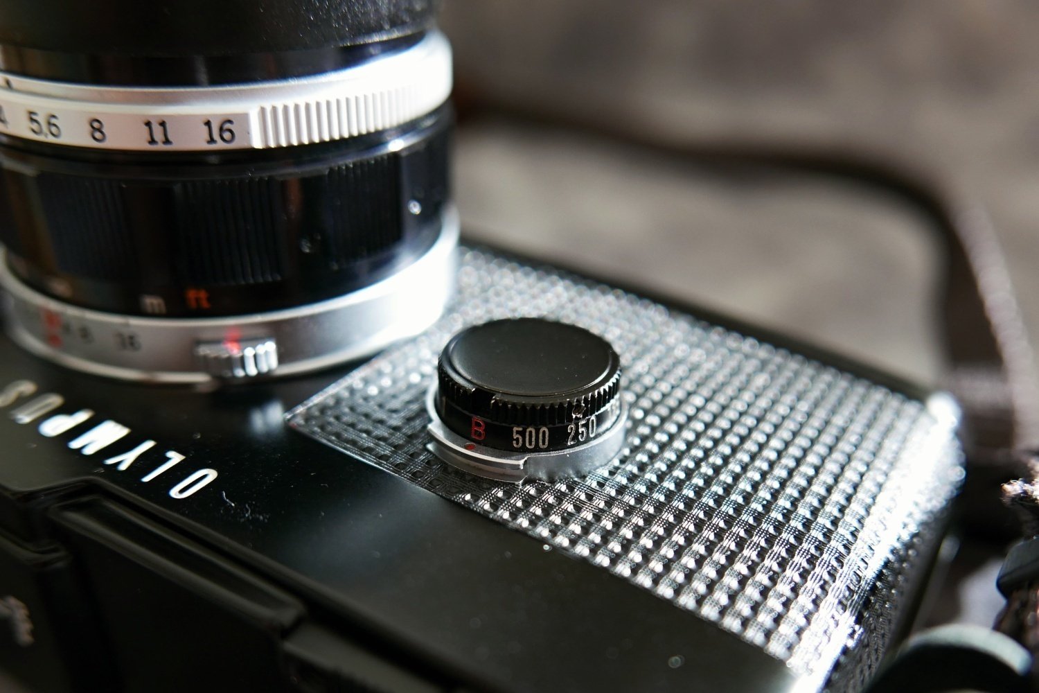 53．先にも後にもない一眼レフハーフカメラ OLYMPUS PEN F＜カメラ＞｜神成