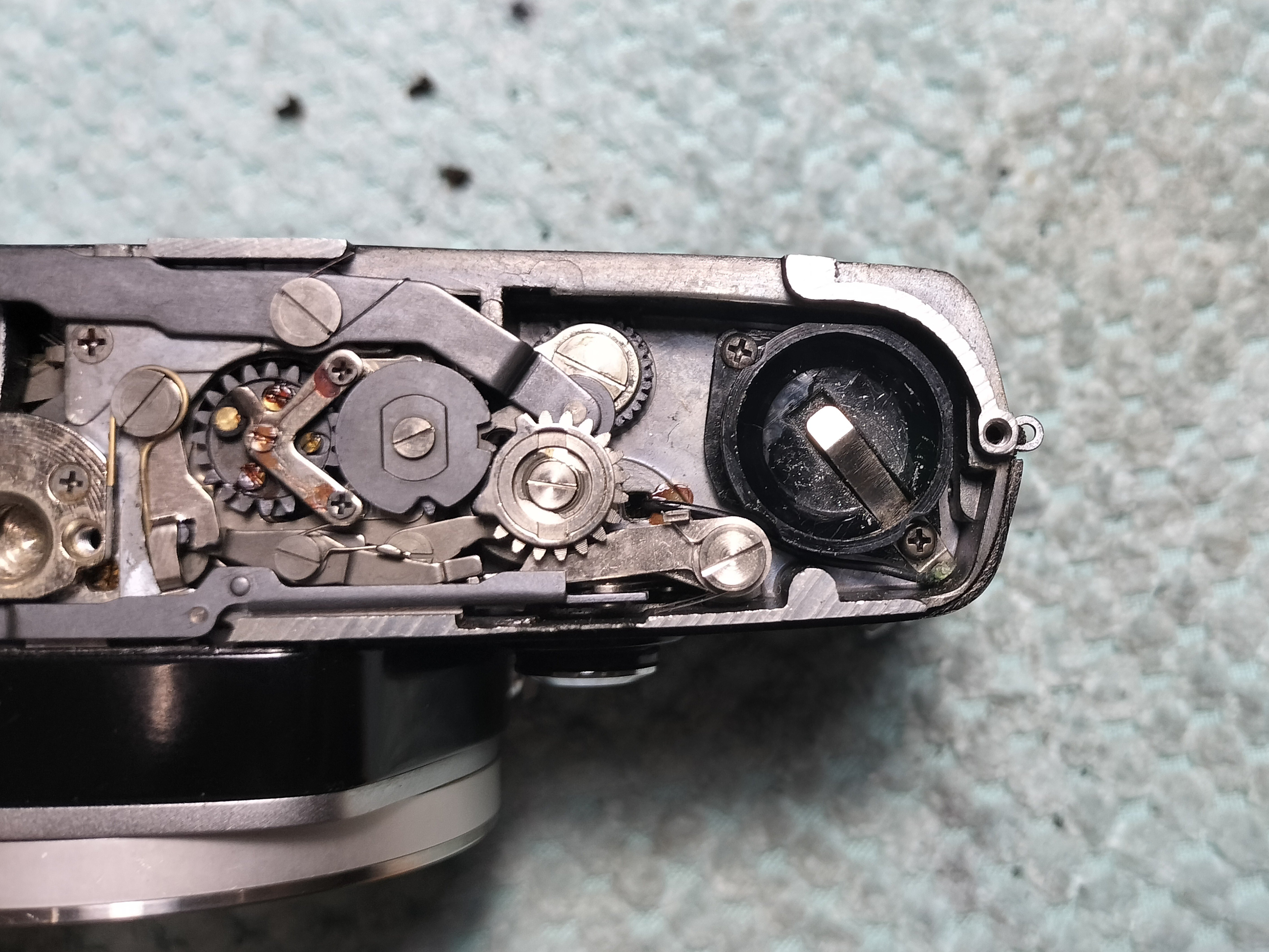 Olympus OM-1 露出計の交換｜フィルムカメラ修理のアクアカメラ