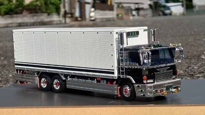 デコトラ】 アオシマ 1/32 日野スーパードルフィン冷凍車 製作③