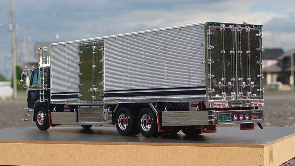 デコトラ】 アオシマ 1/32 日野スーパードルフィン冷凍車 製作③