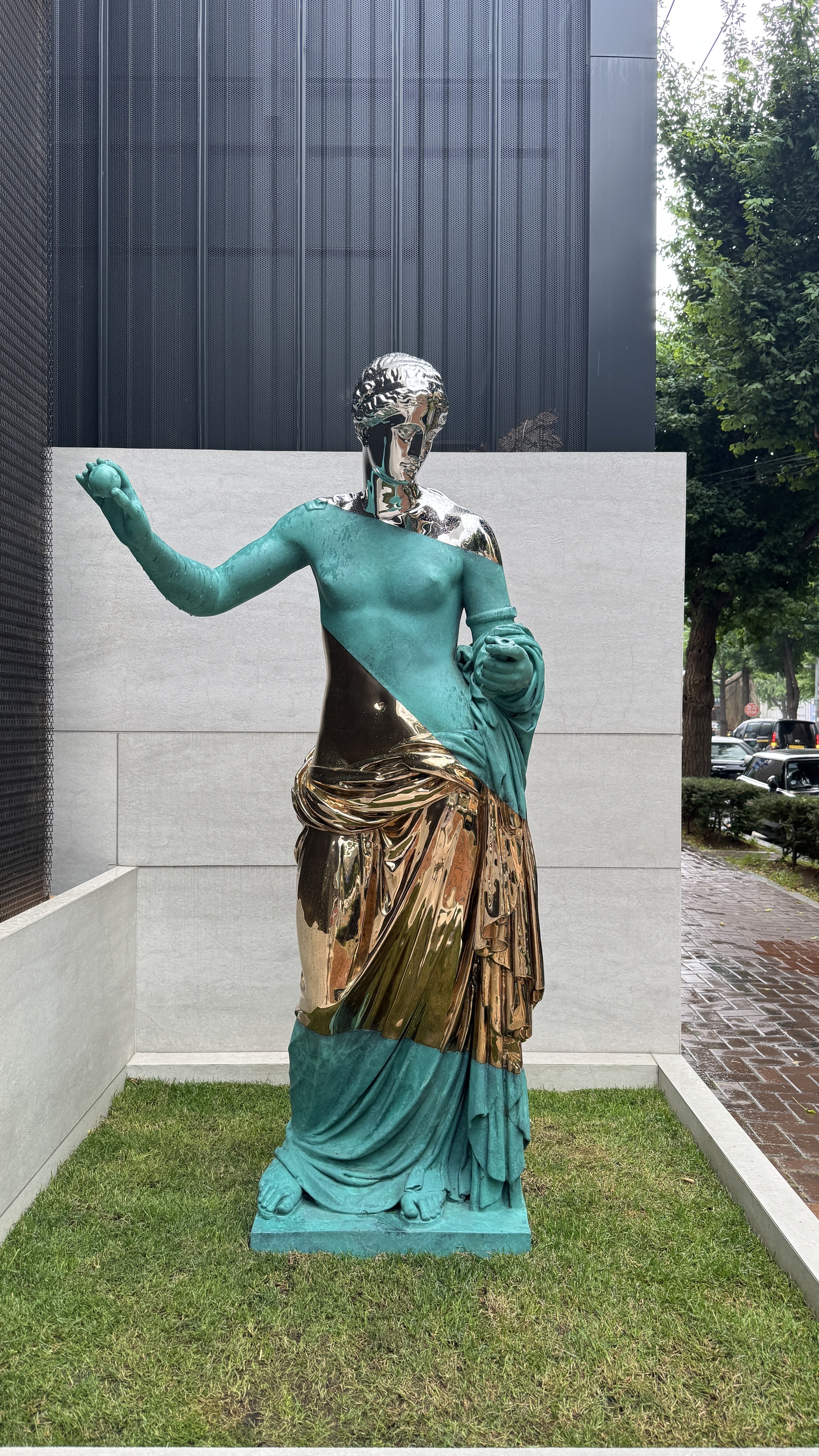 未来から発掘された現在──ダニエル・アーシャム「Memory