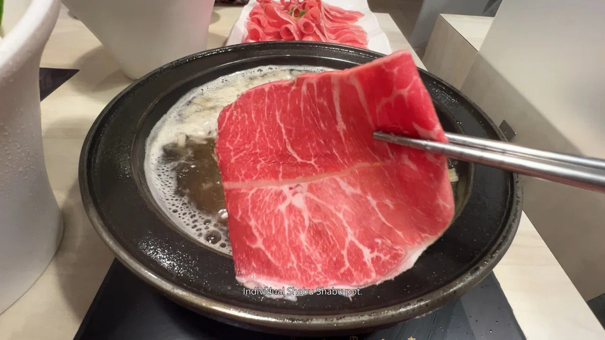 ASMR CHEWING Sound! お肉をしゃぶしゃぶする音を聞いて！石二鍋のASMR体験。飯テロ注意のシズル感たっぷりの動画へ中。