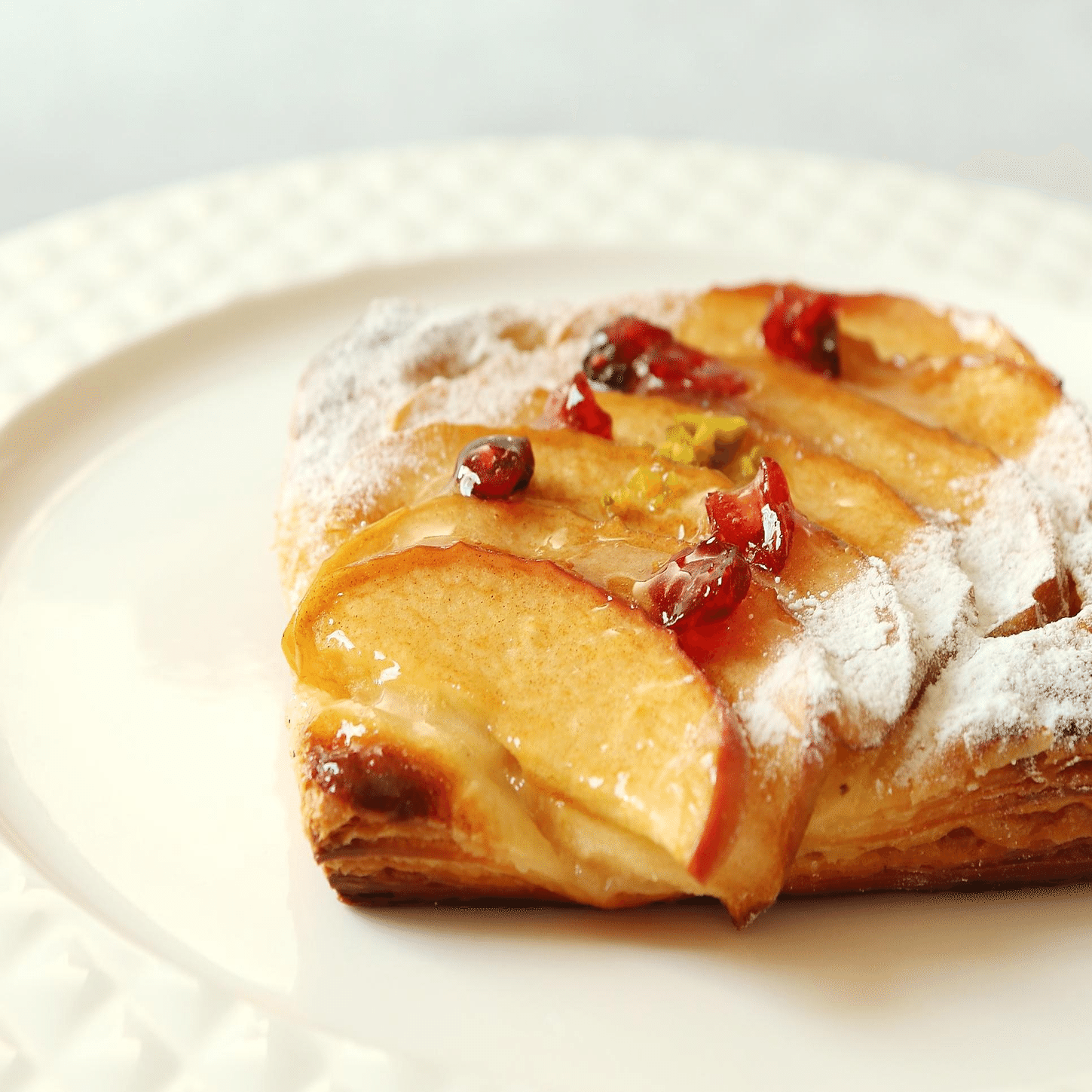 驚きの安さに「なぜ？」ピスタチオ香る「採れたて林檎の極上デニッシュ