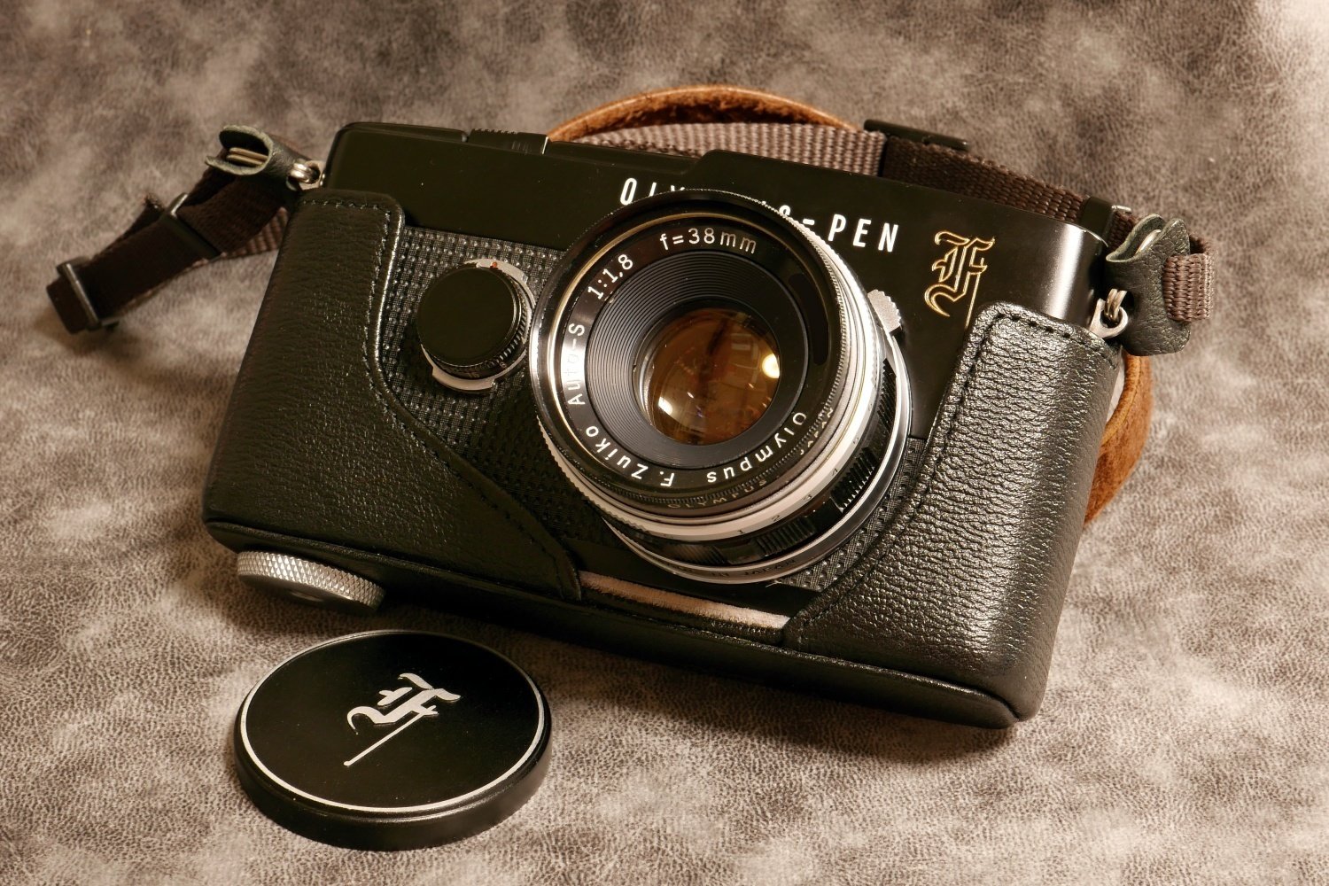 53．先にも後にもない一眼レフハーフカメラ OLYMPUS PEN F＜カメラ＞｜神成