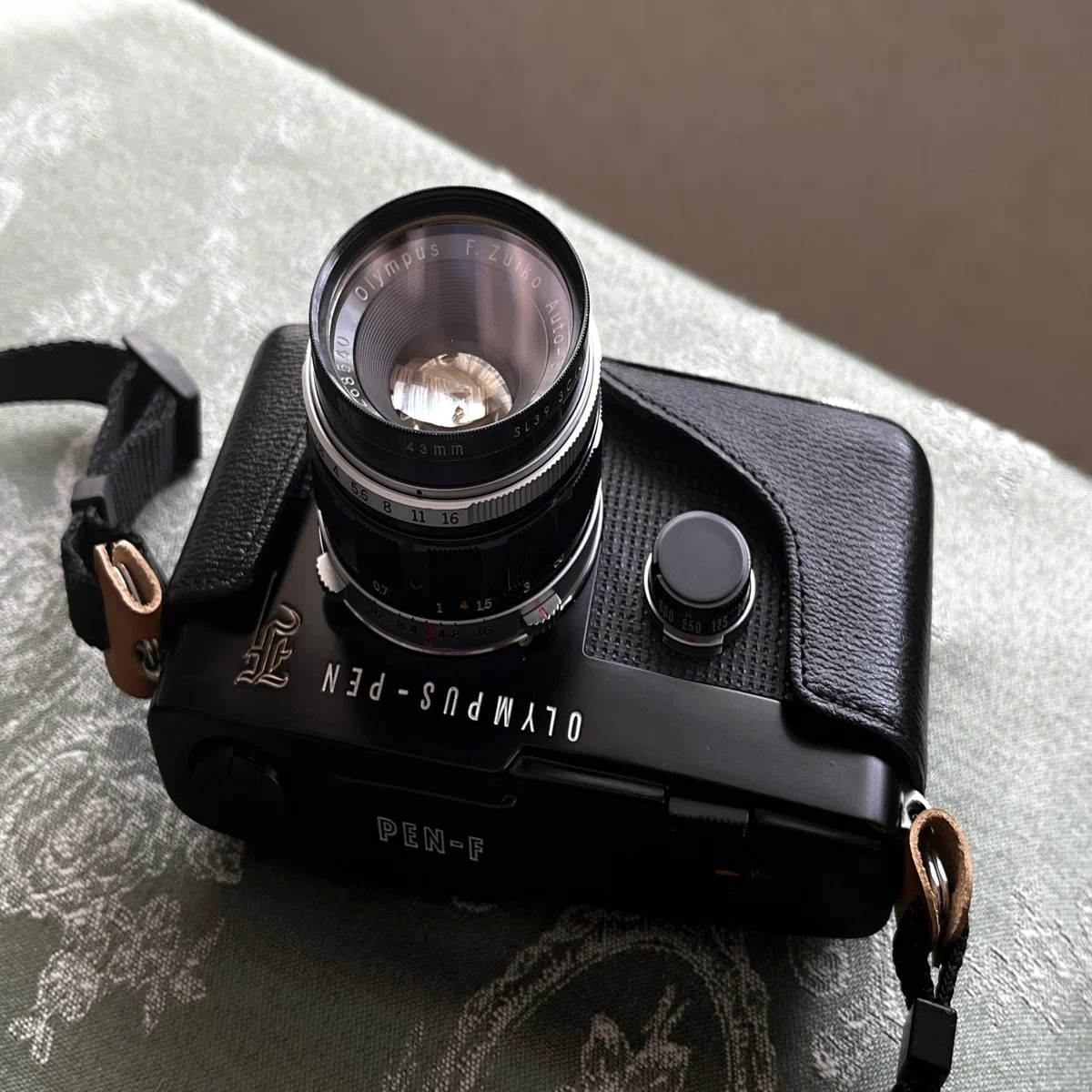 53．先にも後にもない一眼レフハーフカメラ OLYMPUS PEN F＜カメラ＞｜神成