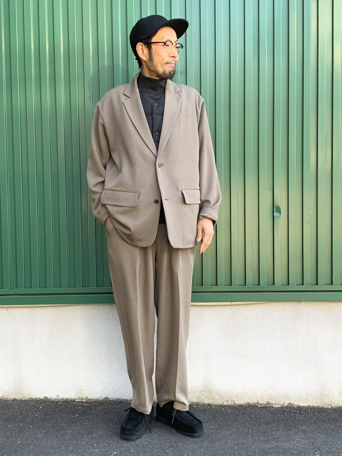 manual alphabetのfunctional twill 2b jacketとtuck trousers｜SLOW JAM