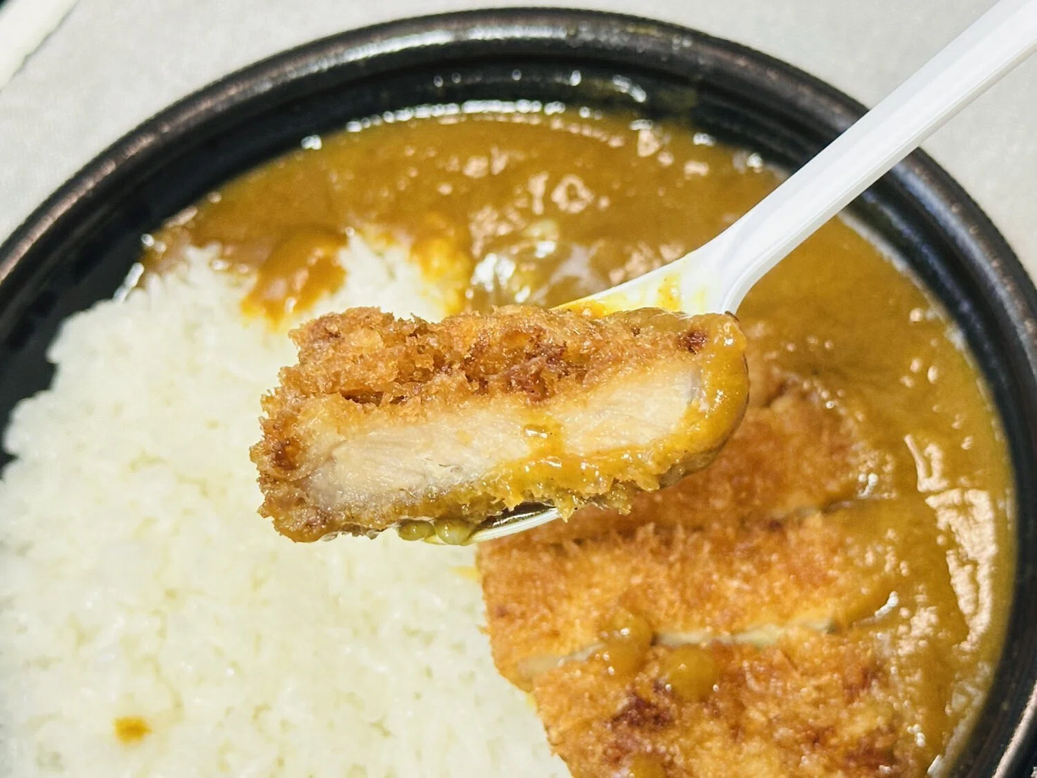 セブン「ロース勝つカレー」｜コグレマサト