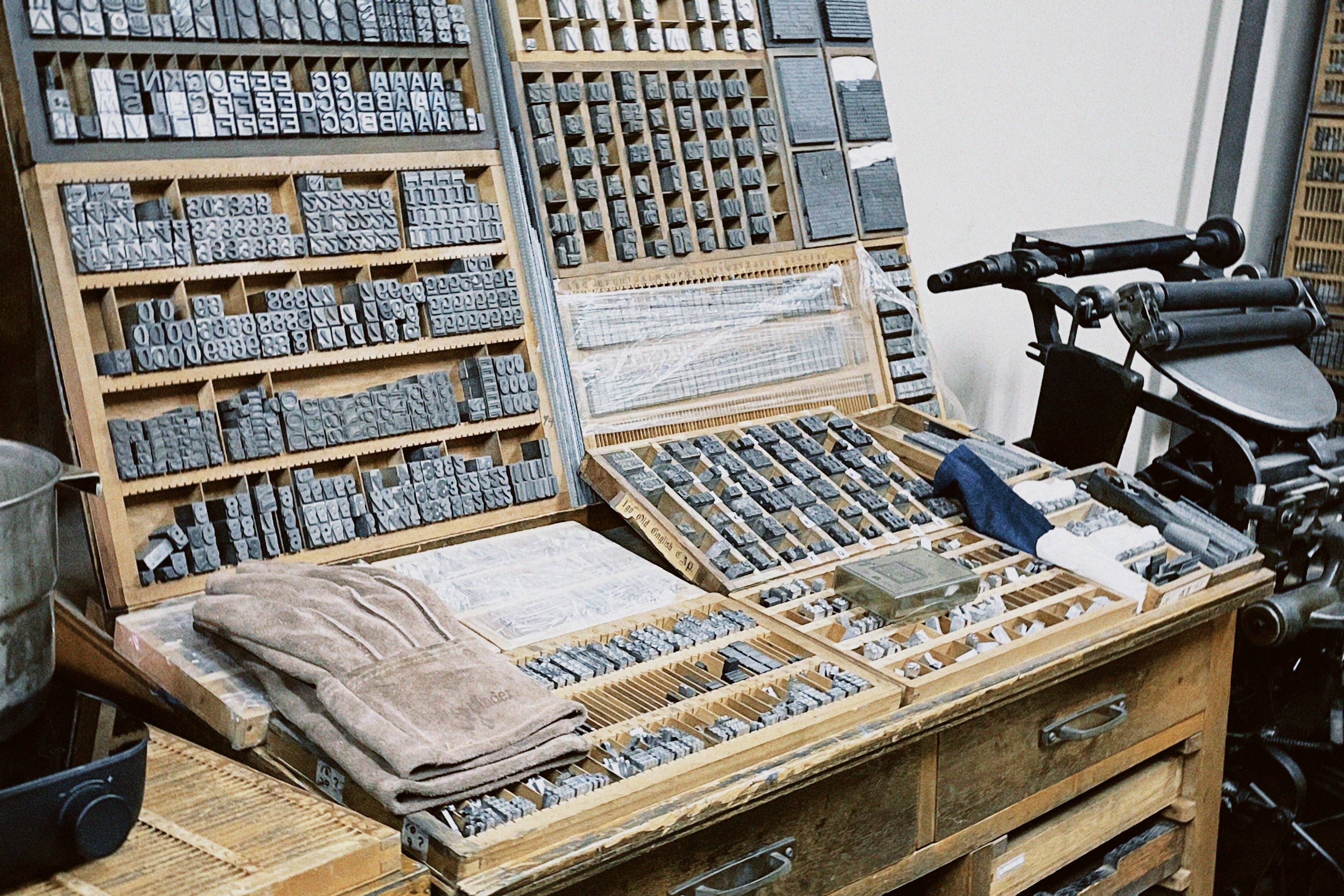 桜ノ宮活版倉庫】｜大阪梅田から2駅の活版印刷所レポ｜冴木 肇（さえき