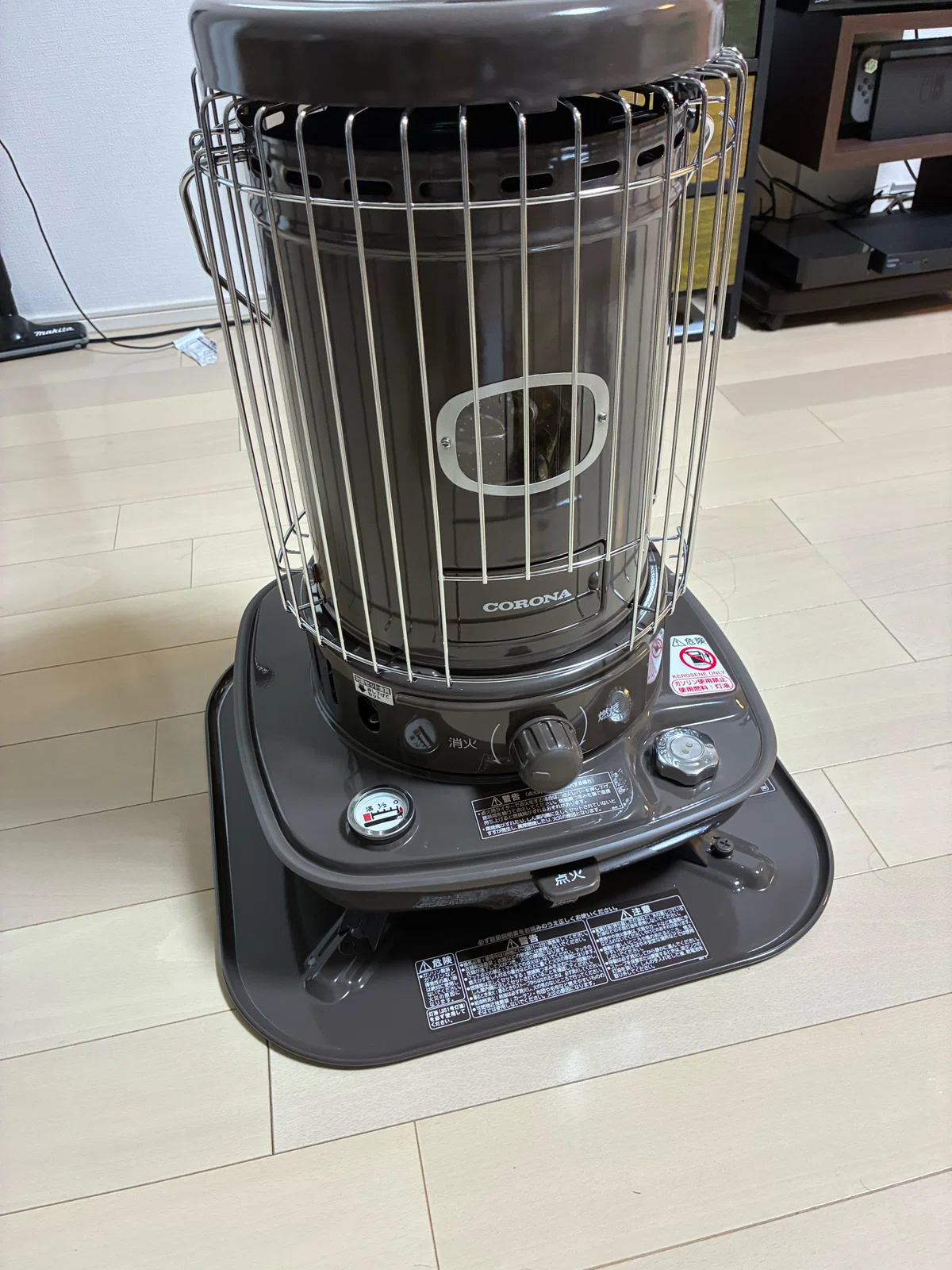 防災で見直した石油ストーブ 停電でも暖かい「CORONA SL-5124」を使っ 