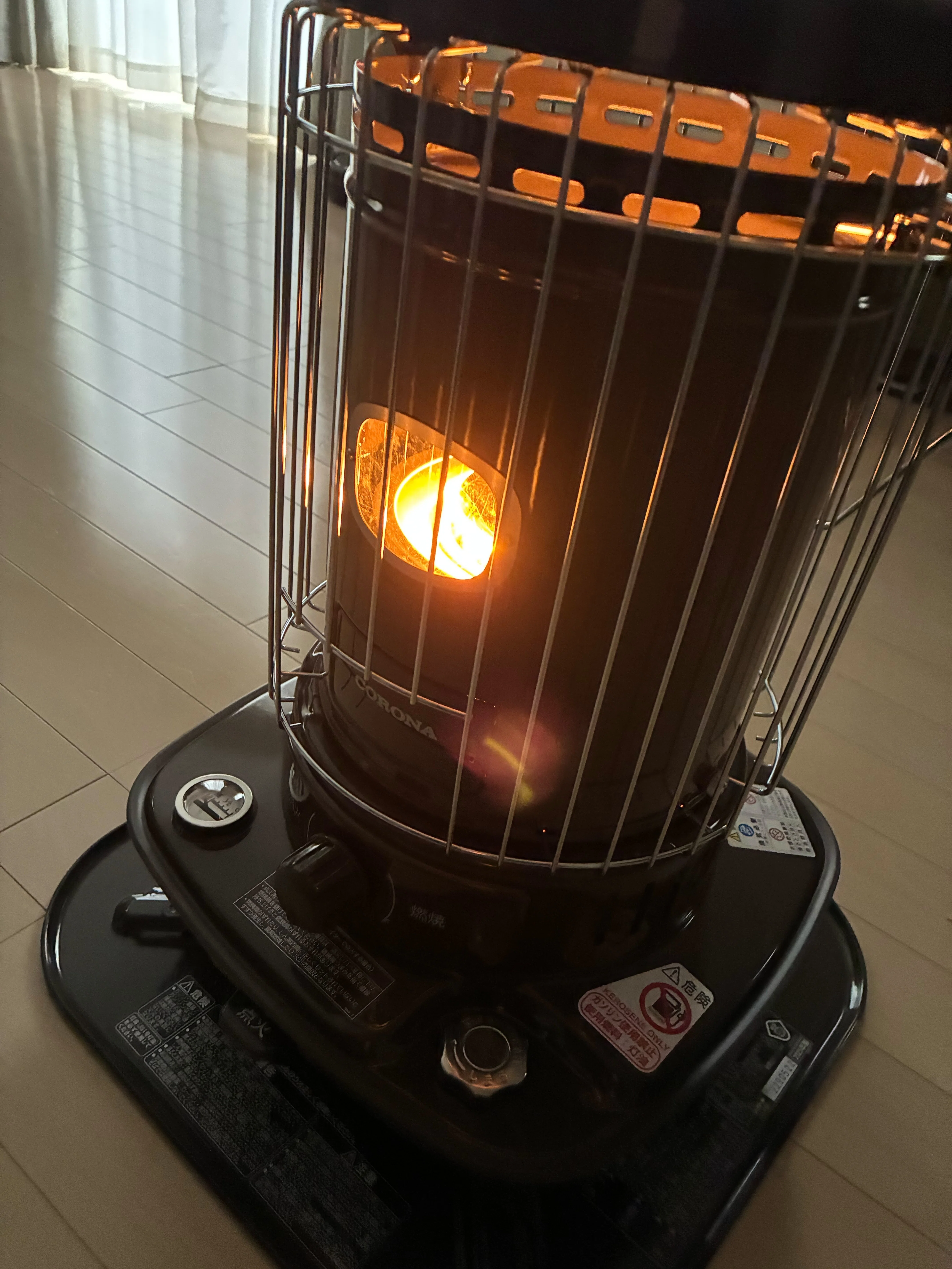 防災で見直した石油ストーブ 停電でも暖かい「CORONA SL-5124」を使っ