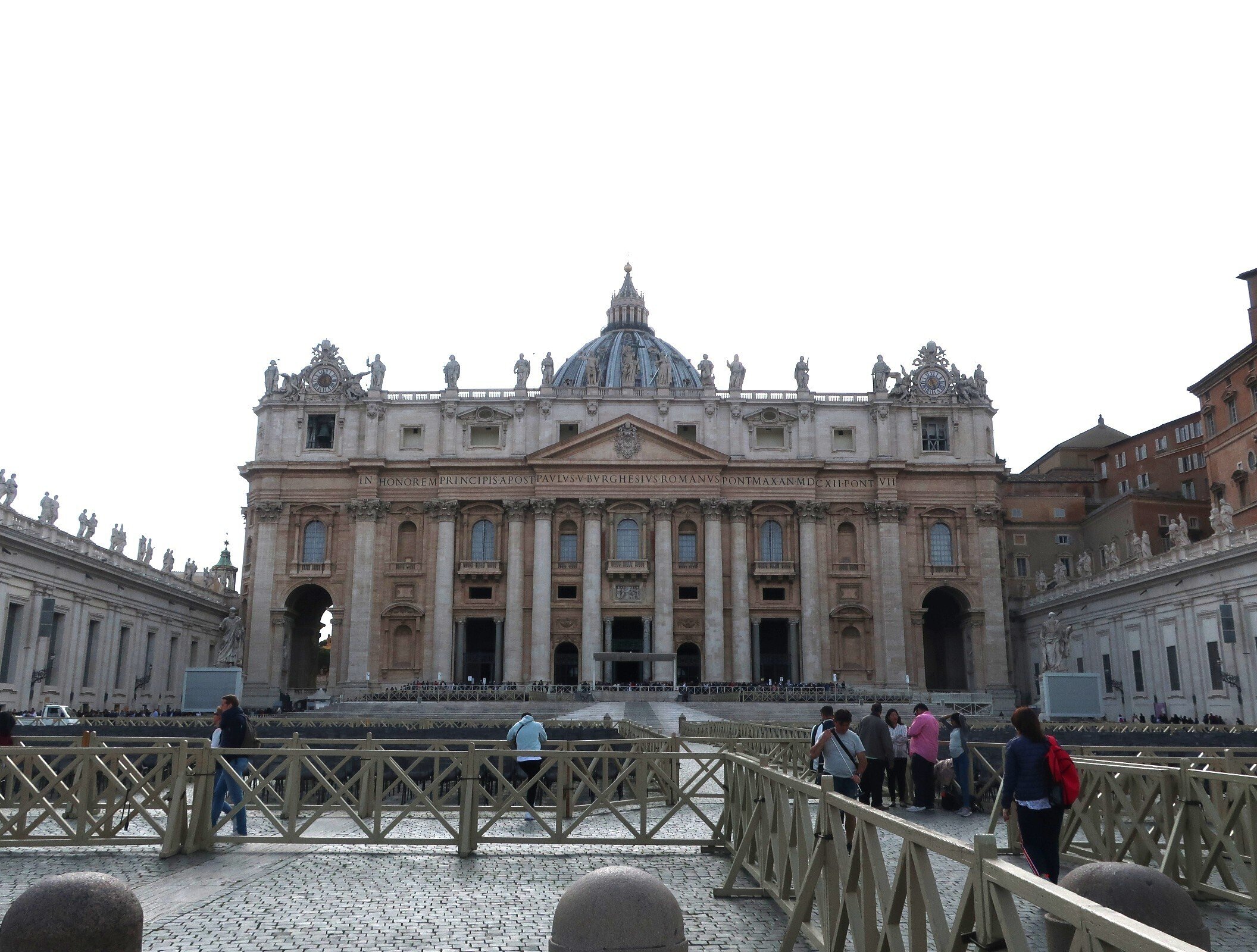 サンピエトロ大聖堂の見どころは？ミケランジェロのピエタは時間を