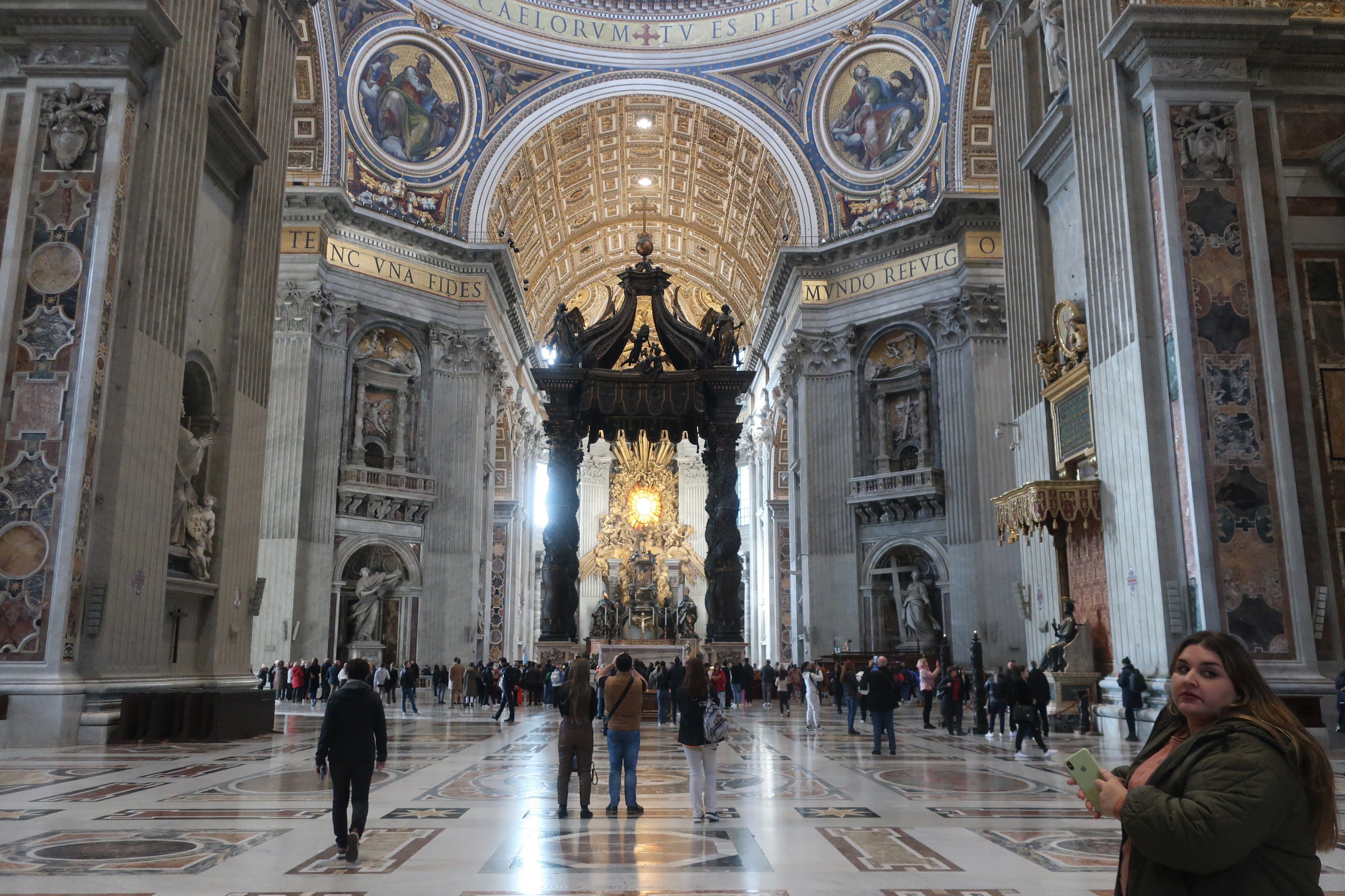 サンピエトロ大聖堂の見どころは？ミケランジェロのピエタは時間を