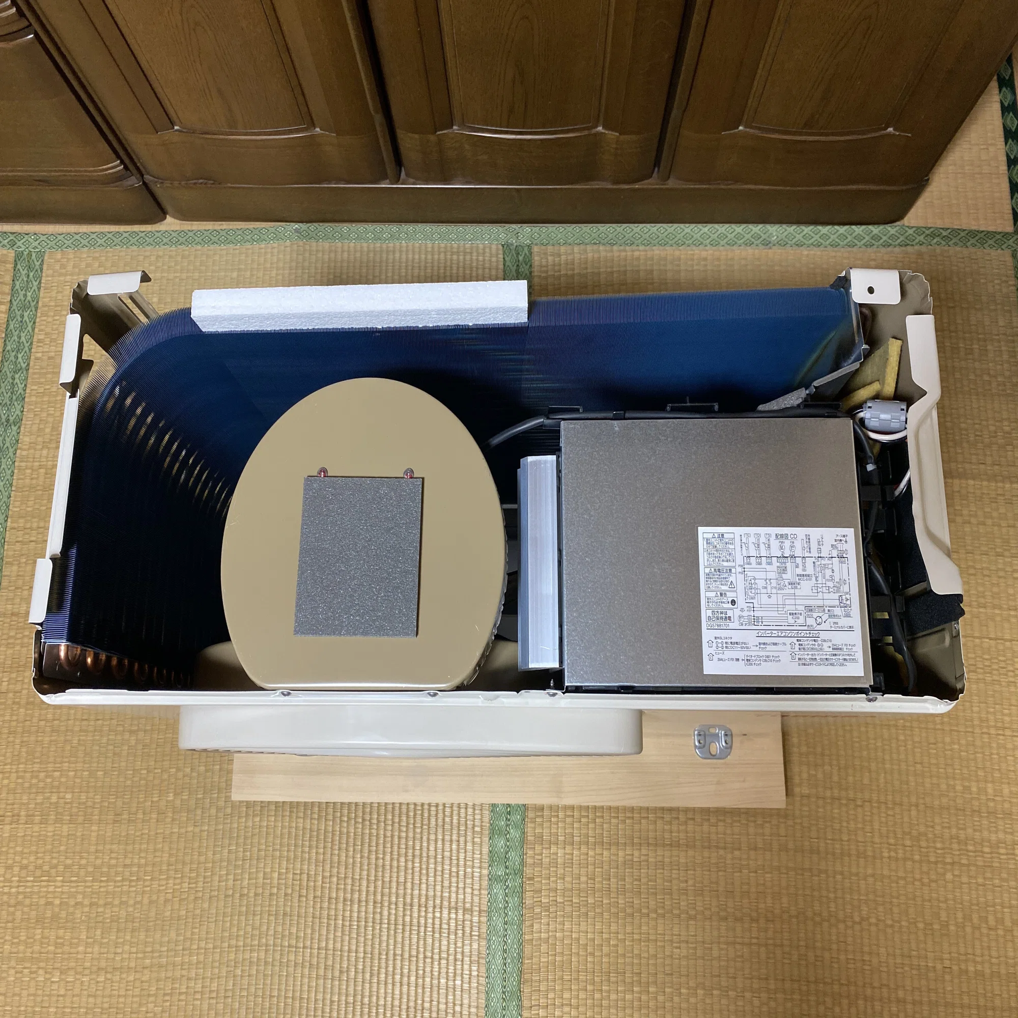 東芝エアコンVシリーズ室外機 RAS-4069Vの分解調査 14畳用/200V/2019 