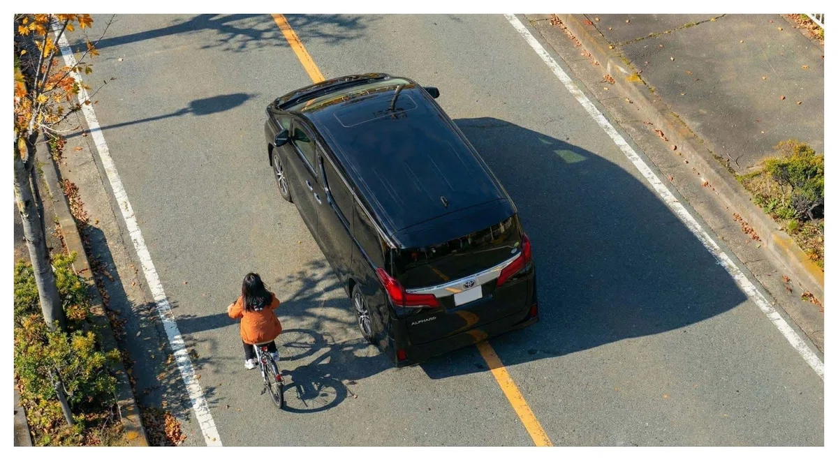 【9割が勘違い】黄色ラインで自転車を追い越すと違反?警察の「意外な回答」と法的根拠を完全解説|事故調査委員会