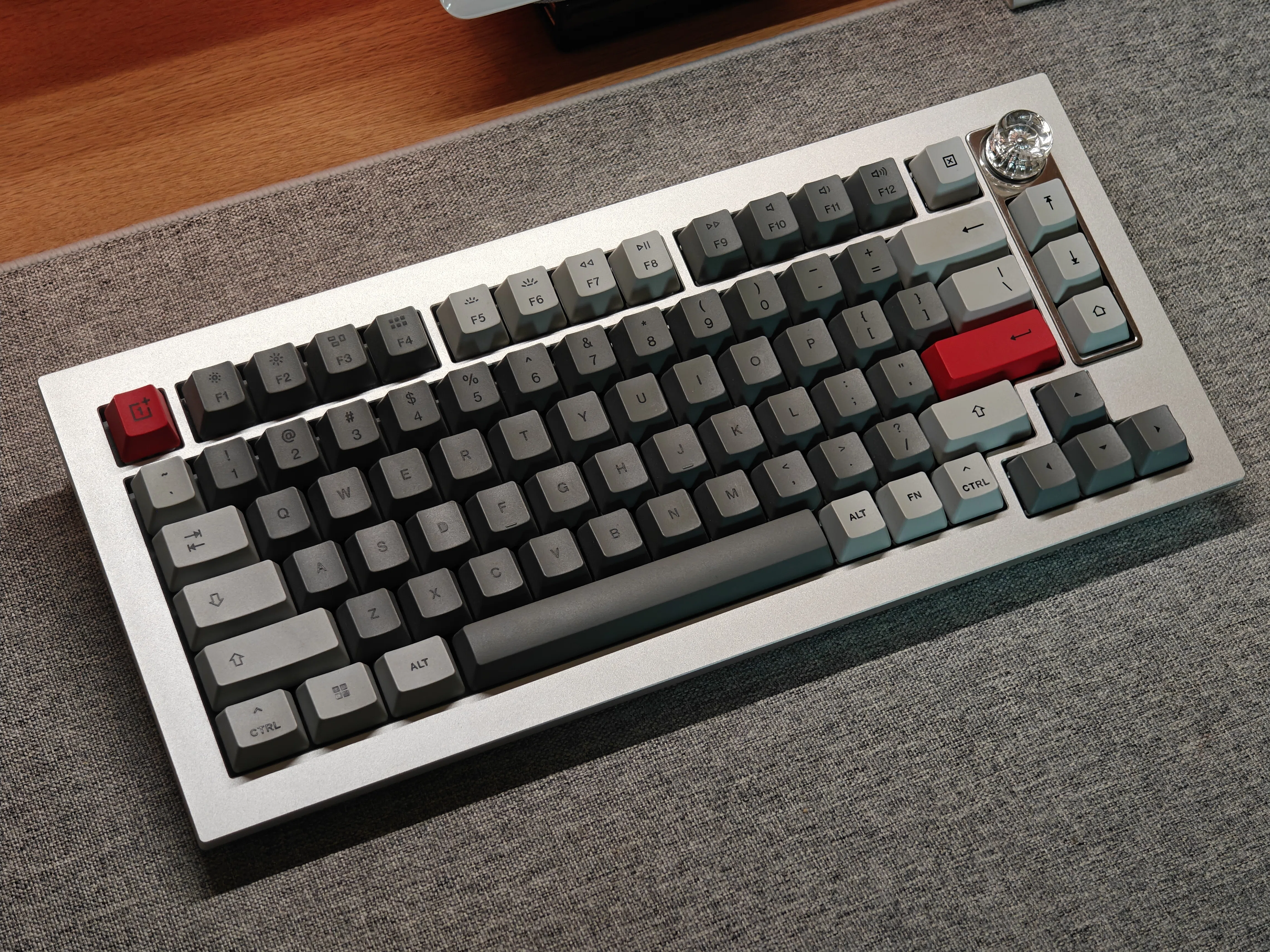 レビュー】Keychronと中華メーカーが生み出す芸術。OnePlus Keyboard