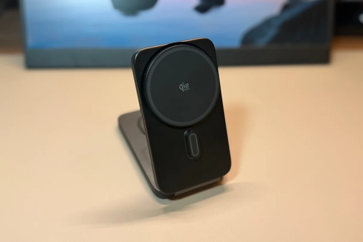 「もう戻れない」と感じた理由。ESR 3-in-1充電器 Qi2.2対応25W 折りたたみ式レビュー！｜速い・熱くない・持ち運べる