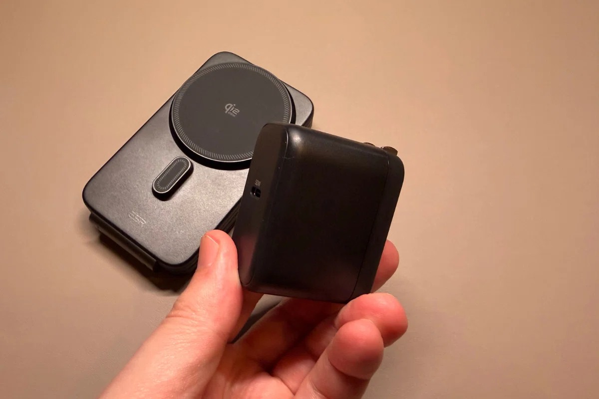 「もう戻れない」と感じた理由。ESR 3-in-1充電器 Qi2.2対応25W 折りたたみ式レビュー！｜速い・熱くない・持ち運べる