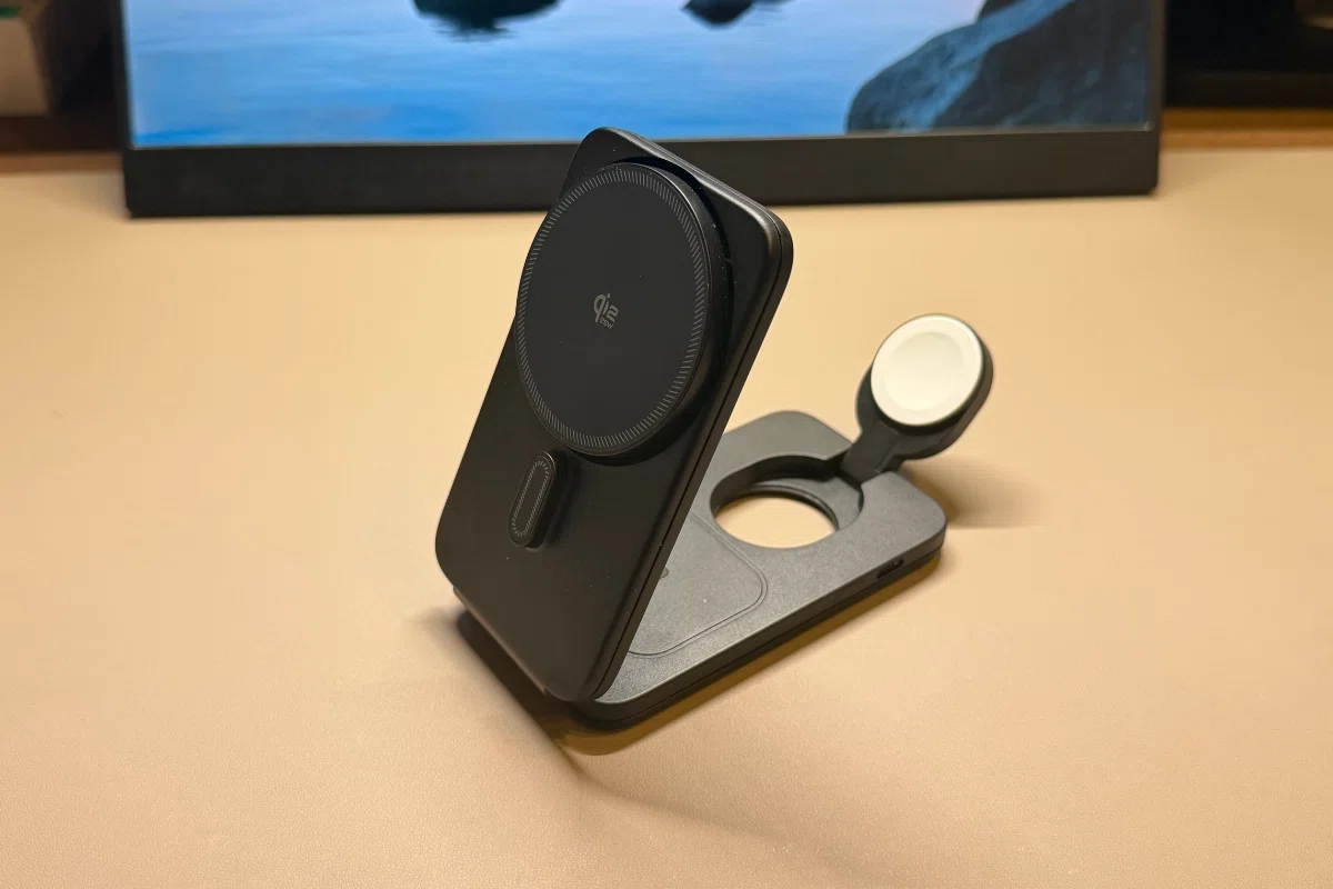 「もう戻れない」と感じた理由。ESR 3-in-1充電器 Qi2.2対応25W 折りたたみ式レビュー！｜速い・熱くない・持ち運べる