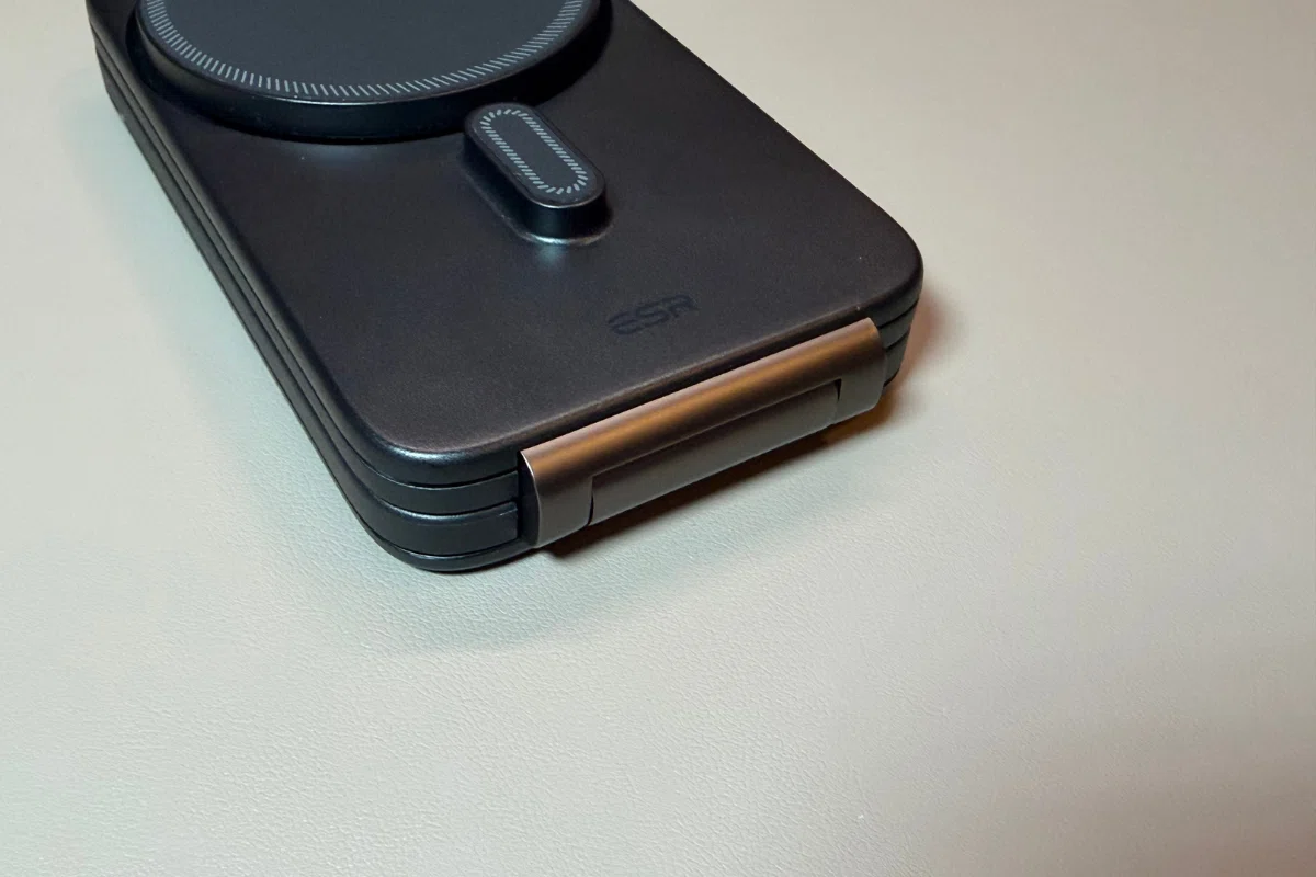 「もう戻れない」と感じた理由。ESR 3-in-1充電器 Qi2.2対応25W 折りたたみ式レビュー！｜速い・熱くない・持ち運べる