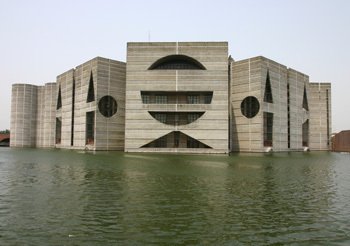 褒めだけ建築私論 その6【バングラデシュ国会議事堂(竣工1982年