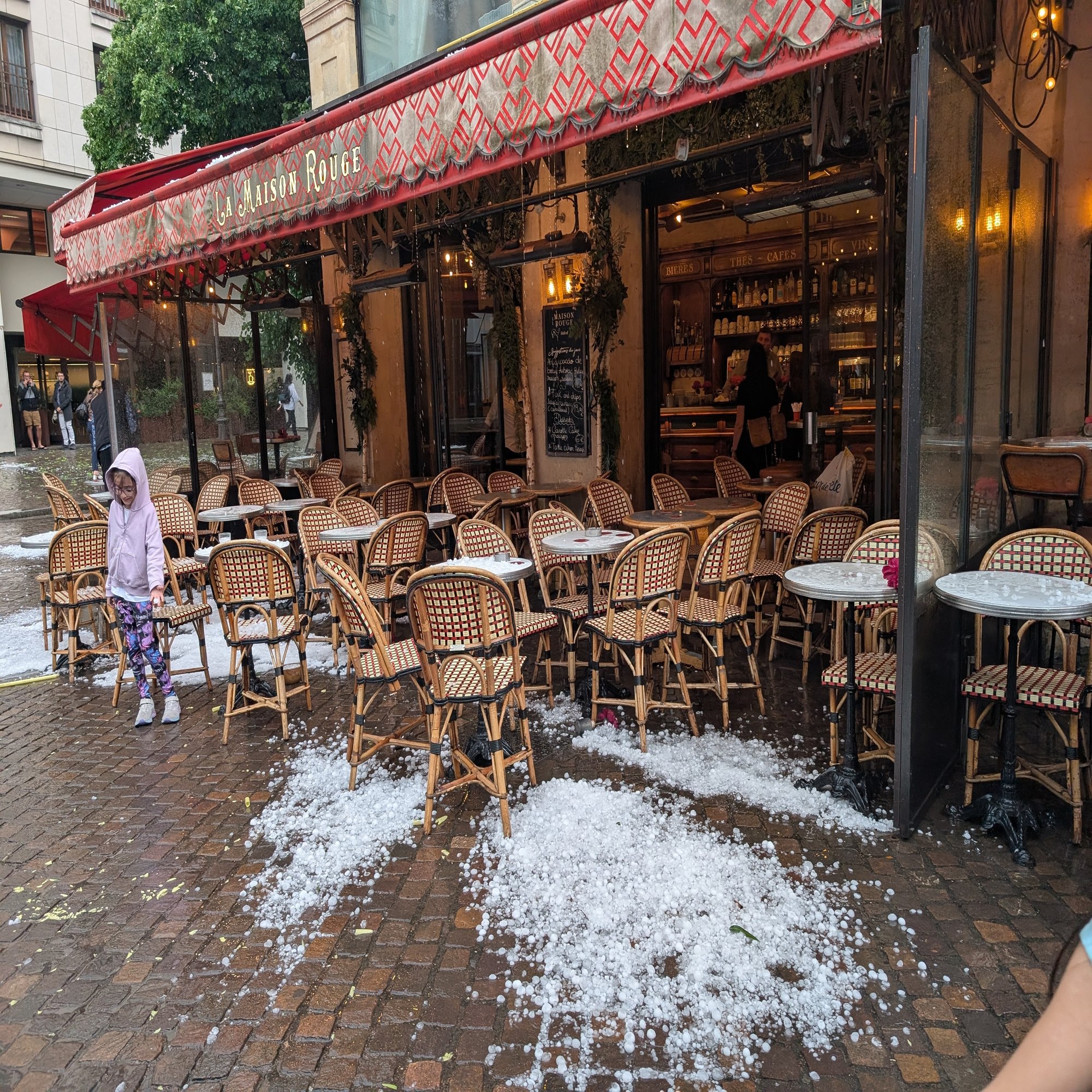 パリのカフェで1000円払って後悔しないために──地雷の店の見分け方 ｜綾部まと＠フランスの物書き