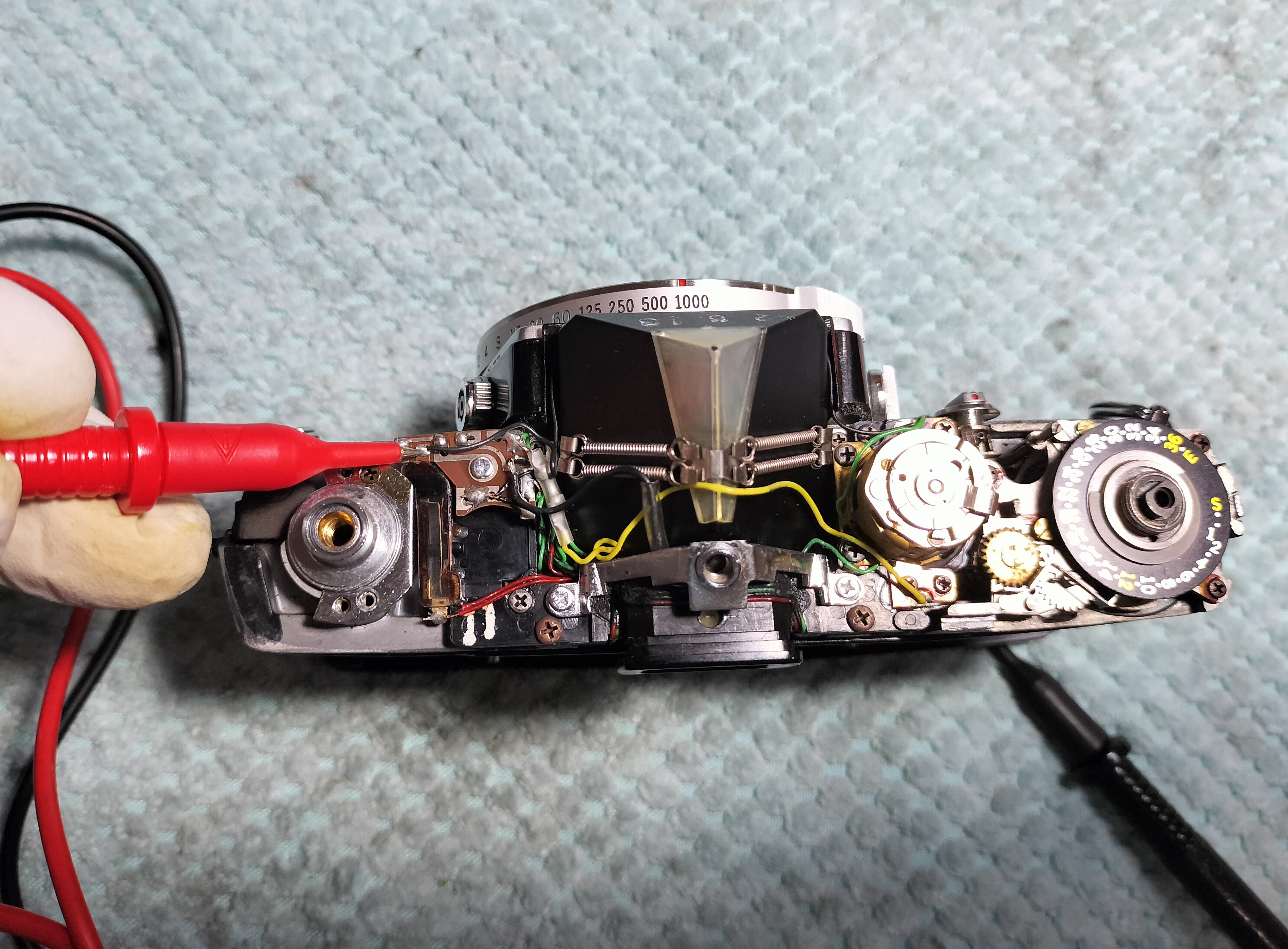 Olympus OM-1 露出計の交換｜フィルムカメラ修理のアクアカメラ