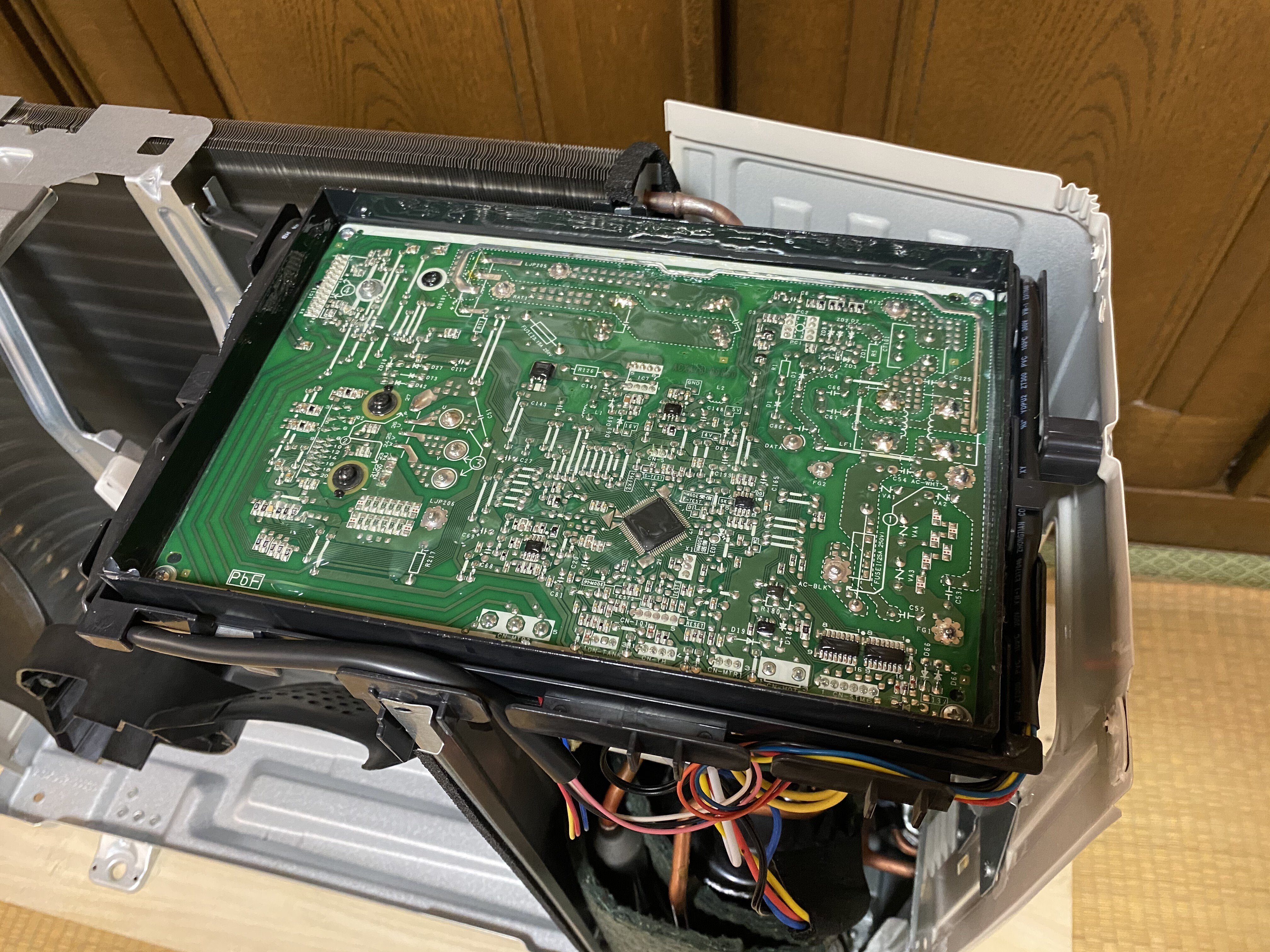 パナソニックエアコン Eolia Fシリーズ室外機 CS-227CFの分解調査 6畳