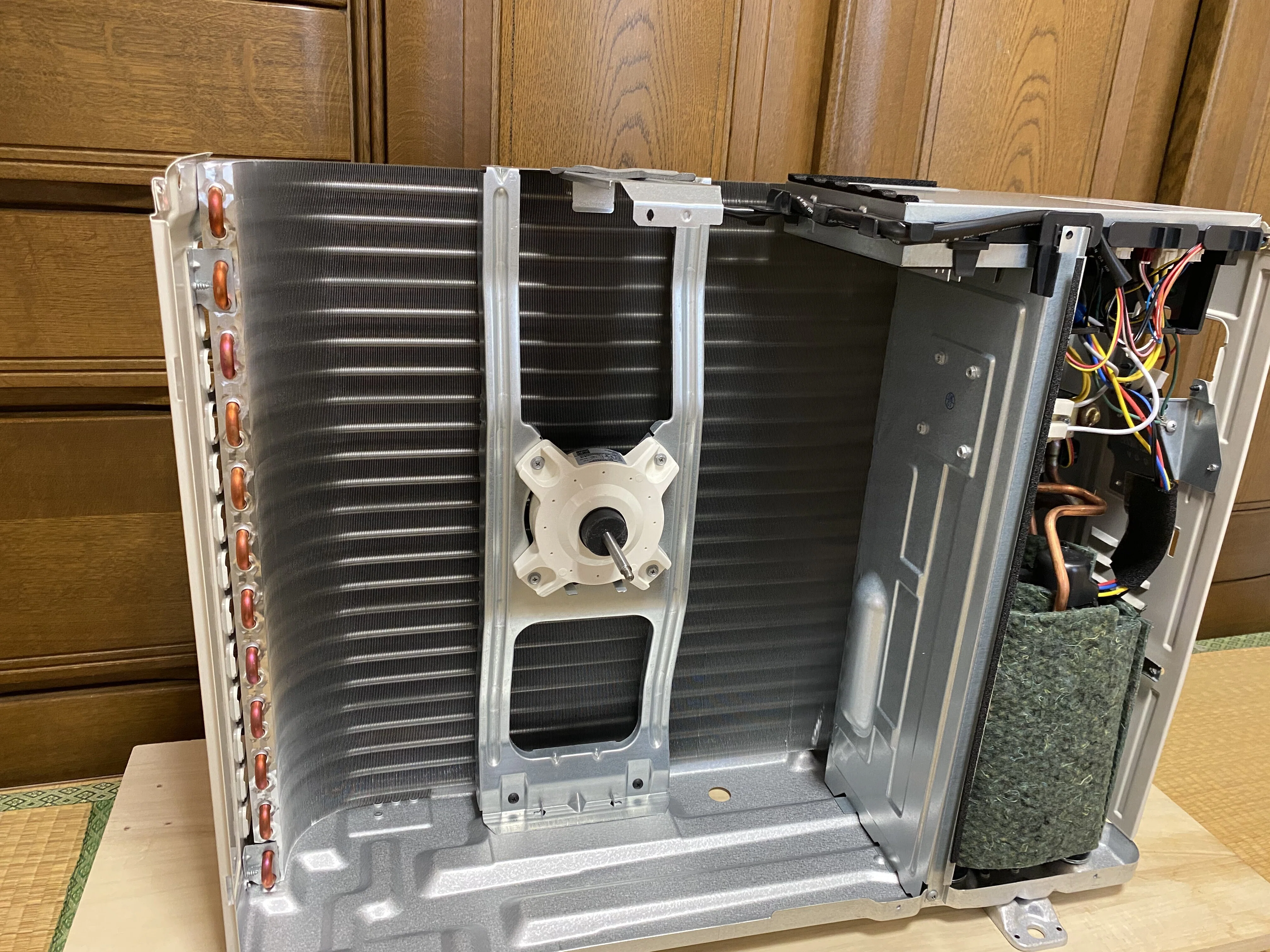パナソニックエアコン Eolia Fシリーズ室外機 CS-227CFの分解調査 6畳