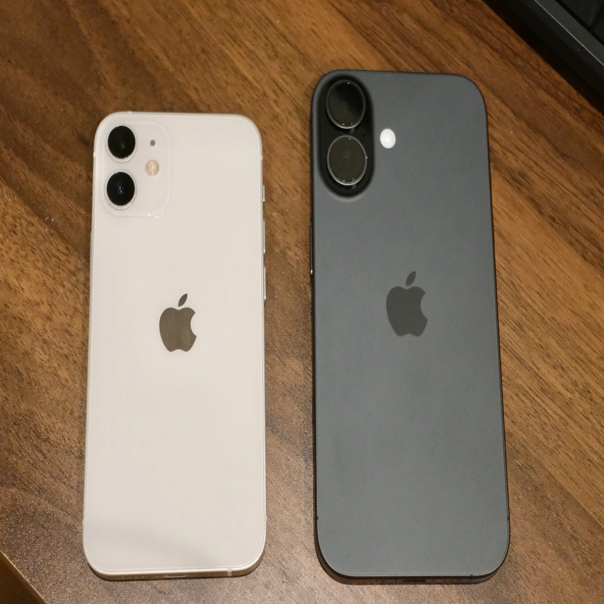5年ぶりにiPhone12miniからiPhone17に変えたら、無駄な不安が消えた話 