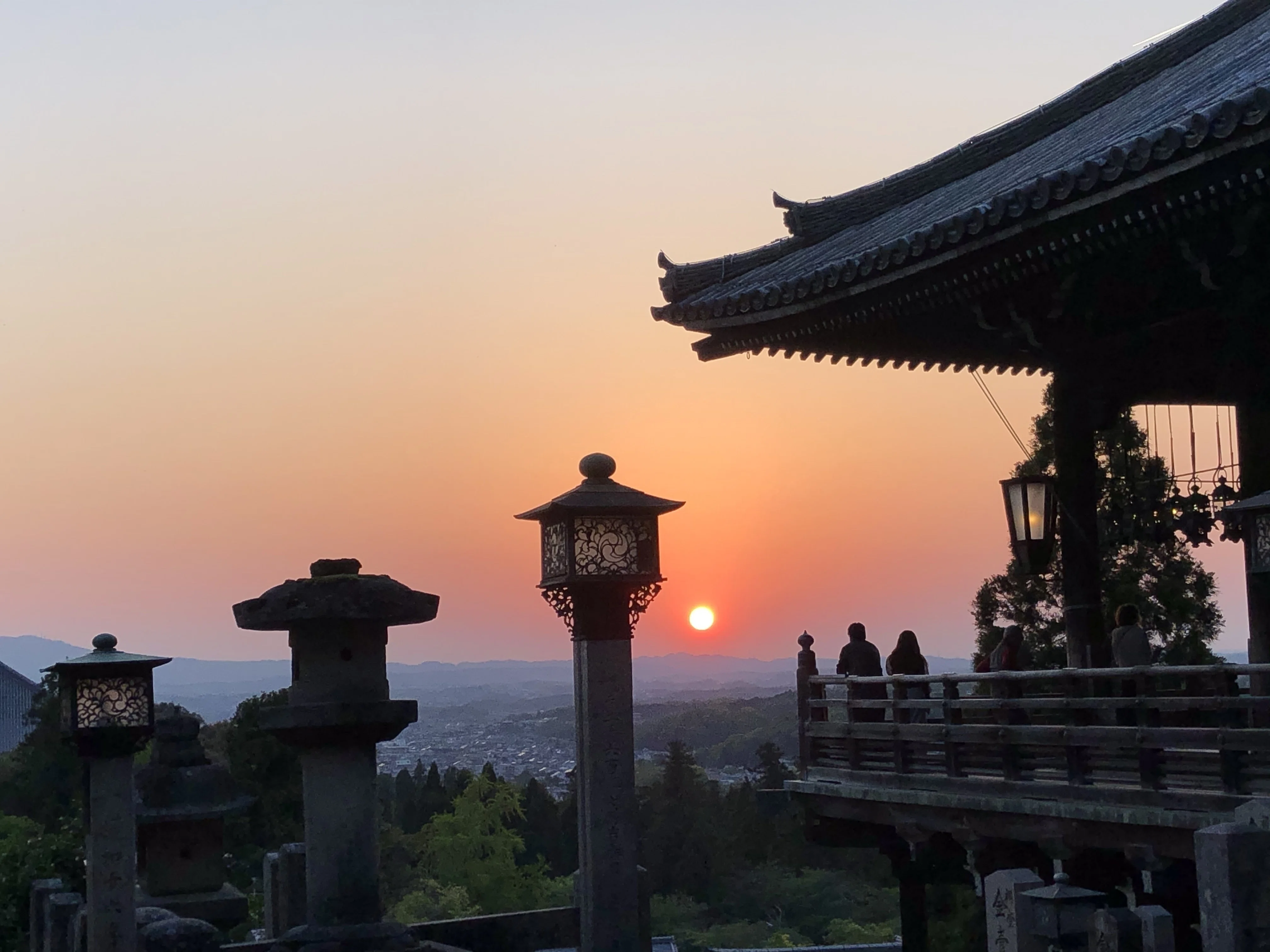 🔶私の好きな奈良：東大寺二月堂 お水取りお松明 秘仏十一面観音の前で