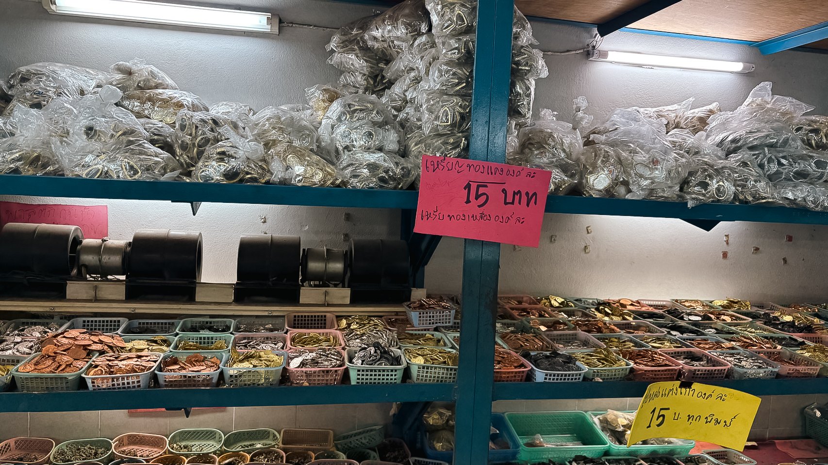 タイ旅行③【プラクルアン】お守りアミュレット屋さん｜明星 菫青