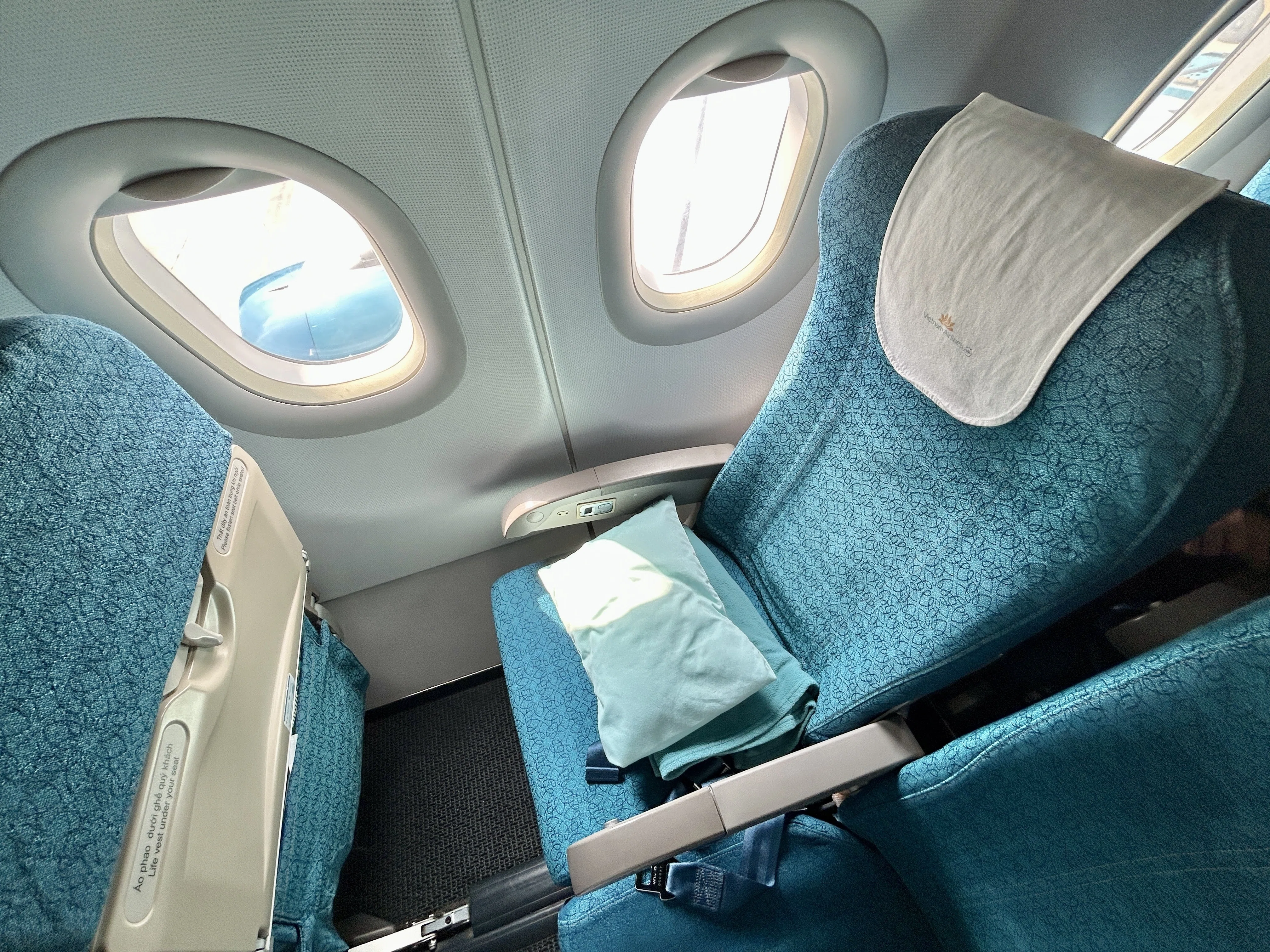 Vietnam airlines ベトナム航空　国際線　機内　ブランケット セントレアからダナンまでのベトナム航空搭乗レポート｜大遅延で