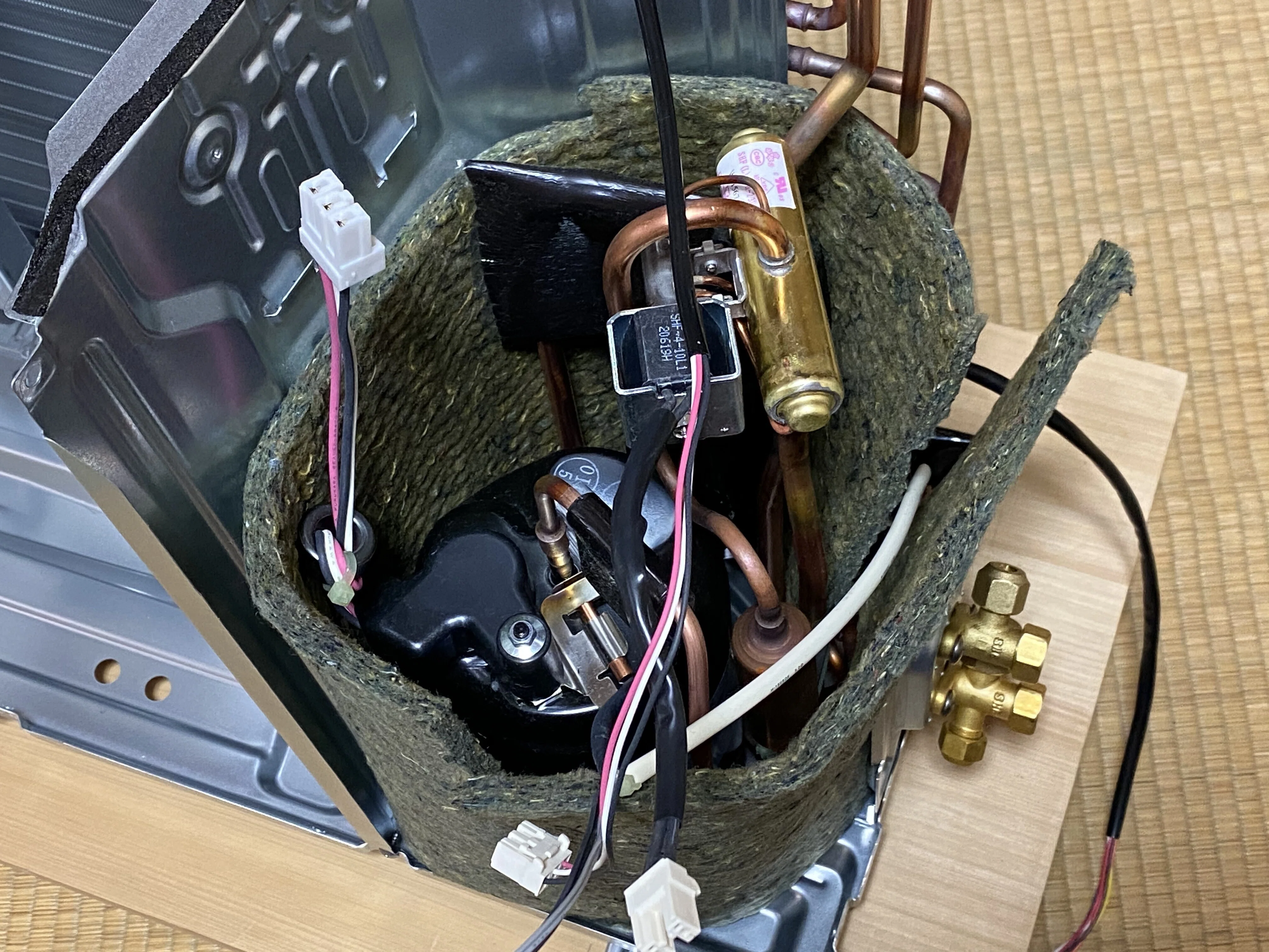 三菱電機エアコン 霧ヶ峰 GVシリーズ室外機 MSZ-GV2820の分解調査 10畳