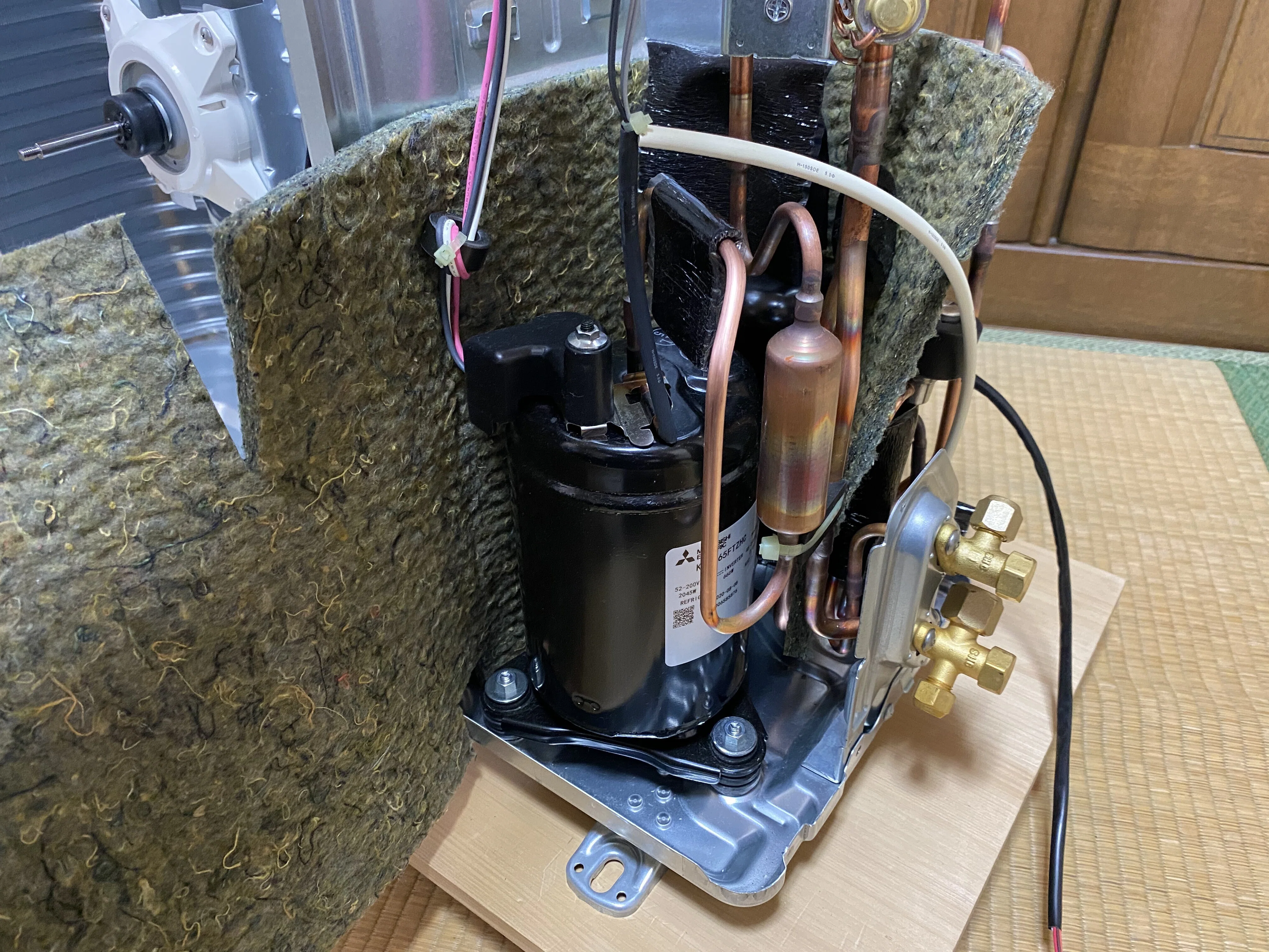 三菱電機エアコン 霧ヶ峰 GVシリーズ室外機 MSZ-GV2820の分解調査 10畳
