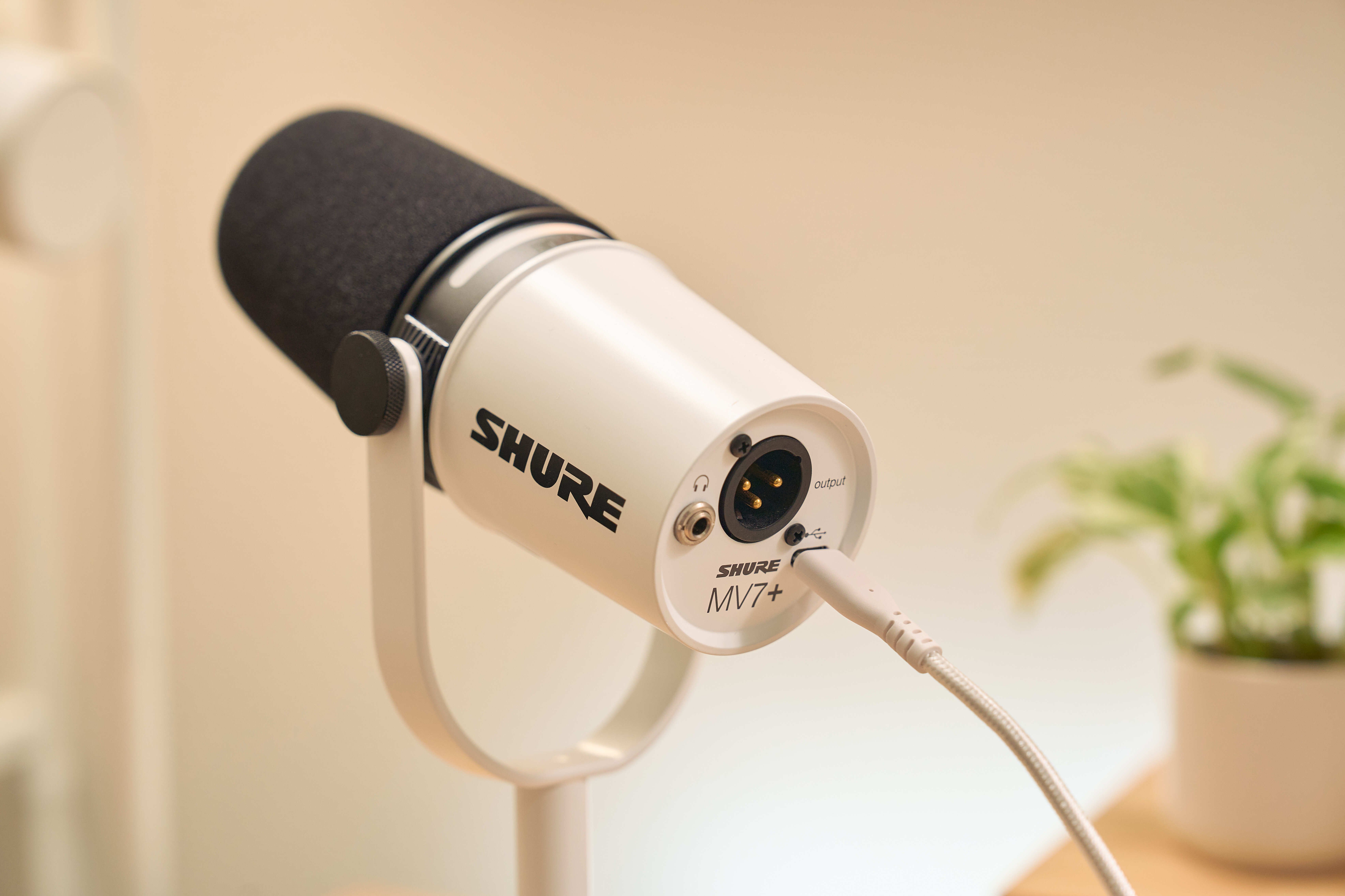 Shure MV7+のUSBケーブル選び｜じゃが