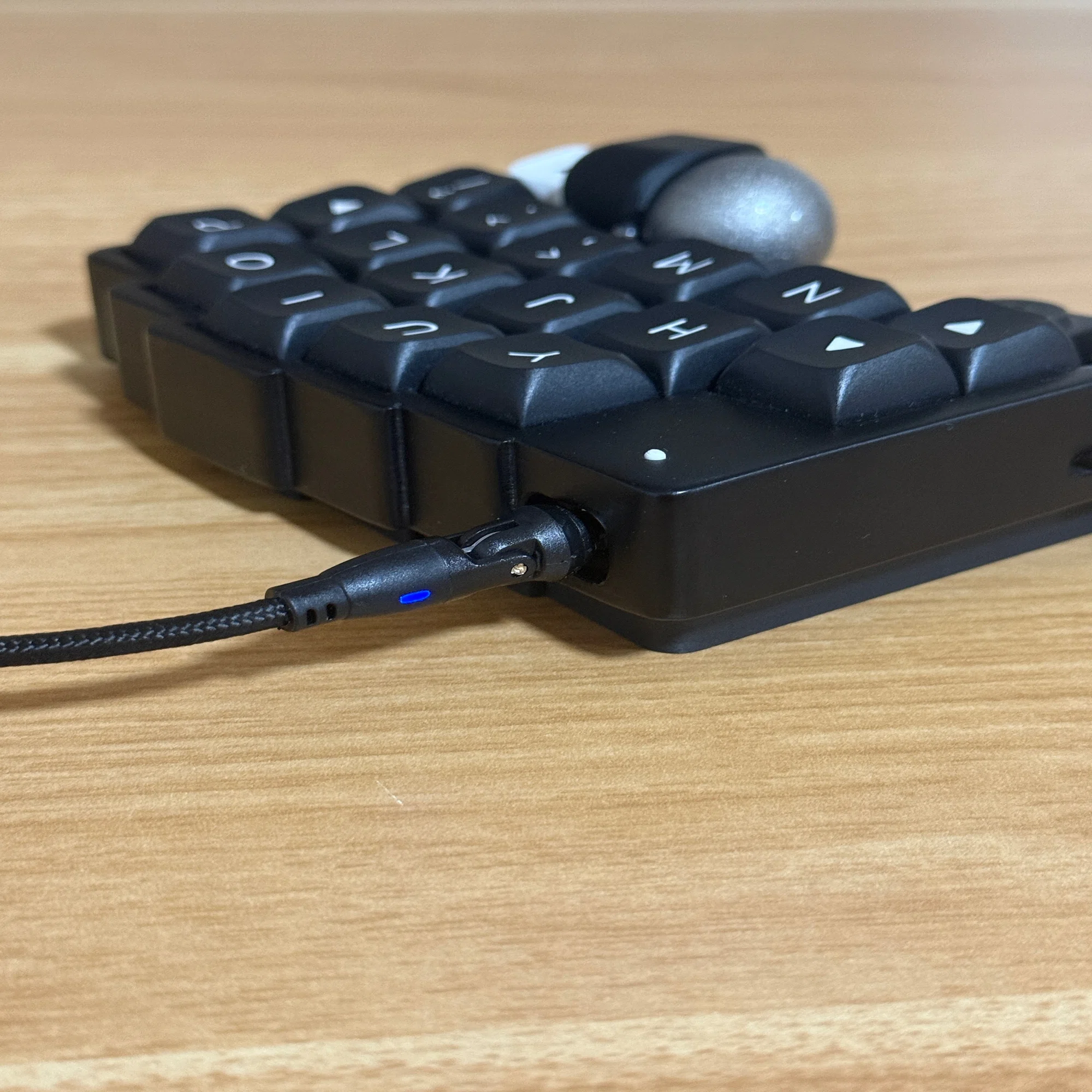 roBaを「モノトーン＋シルバー」で構築。塗装から3Dプリント設計まで 