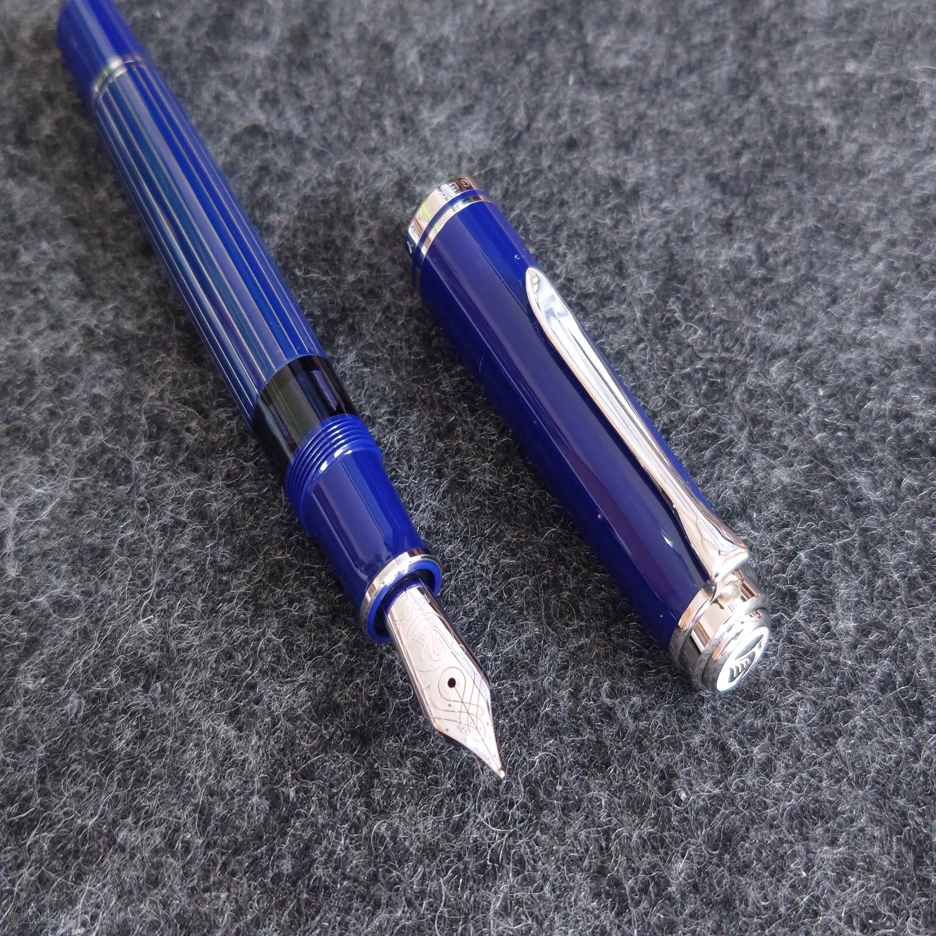 万年筆】Pelikan SOUVERÄN M815メタルストライプブルーという逸品に 