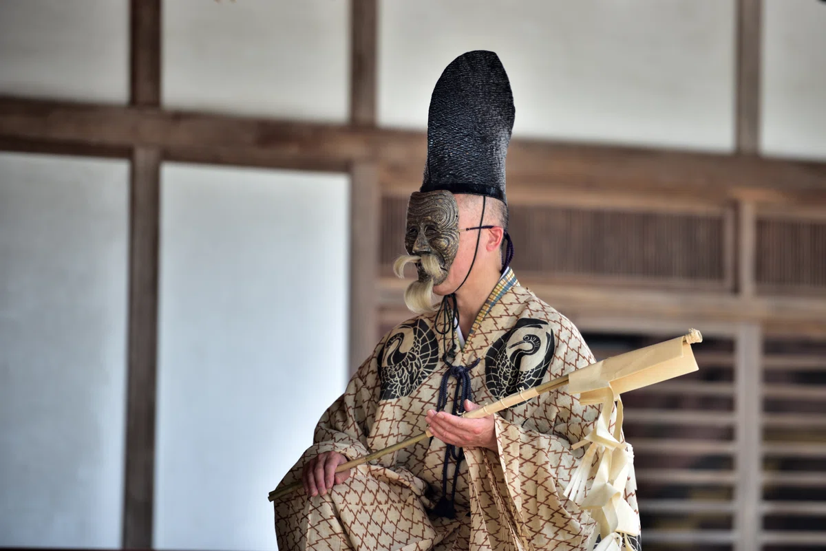 若女の祈り、禰宜の影、平泉に息づく物語|光と風のアルバム