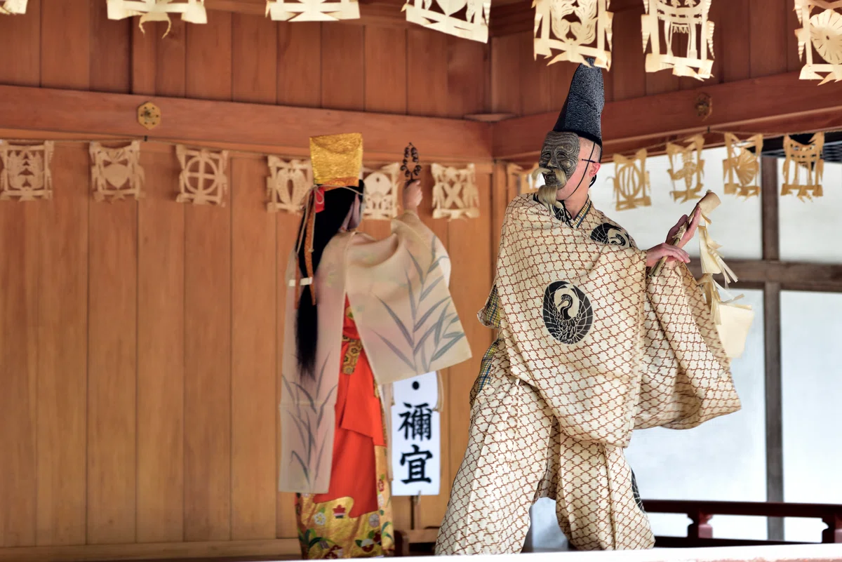 若女の祈り、禰宜の影、平泉に息づく物語|光と風のアルバム