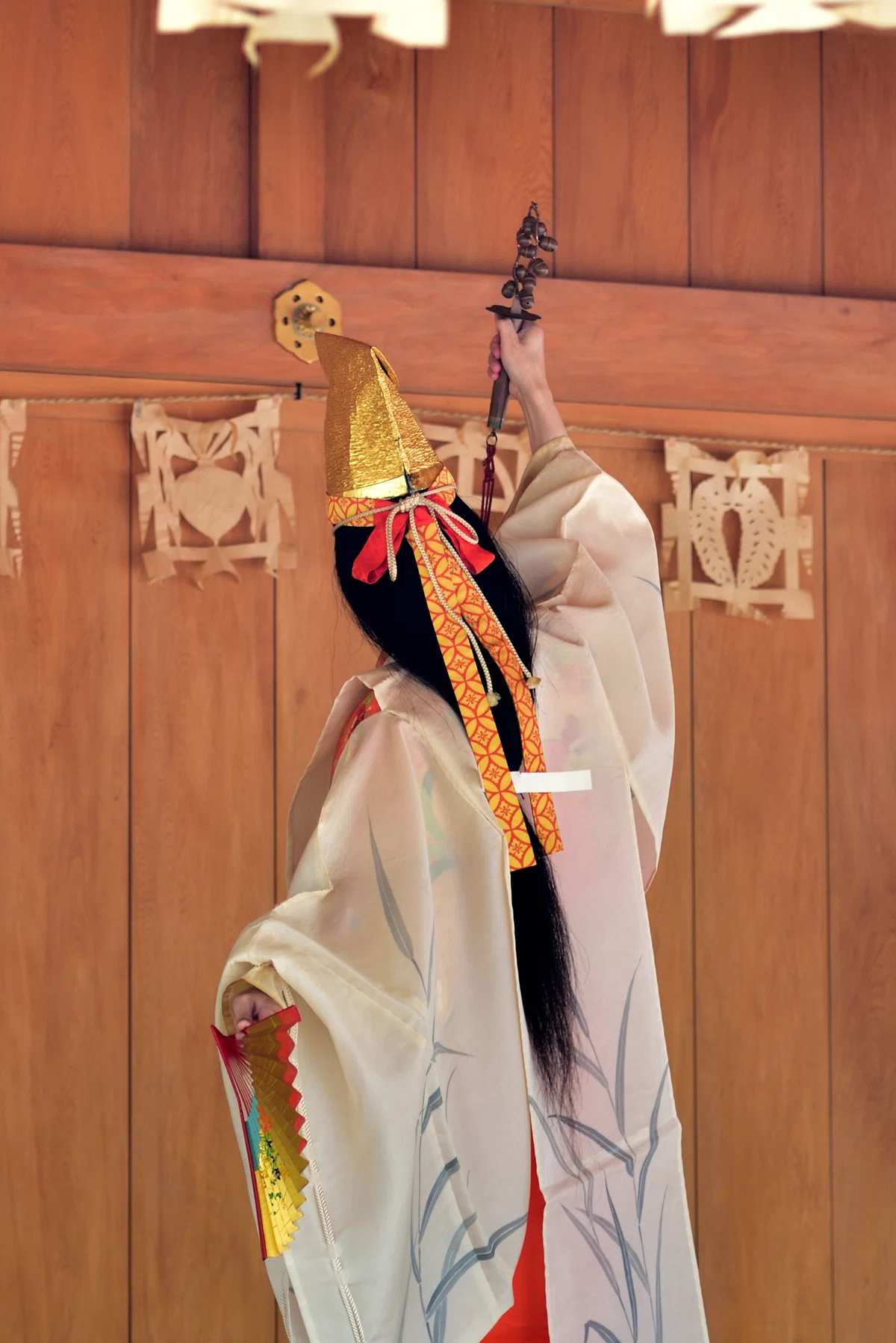 若女の祈り、禰宜の影、平泉に息づく物語|光と風のアルバム