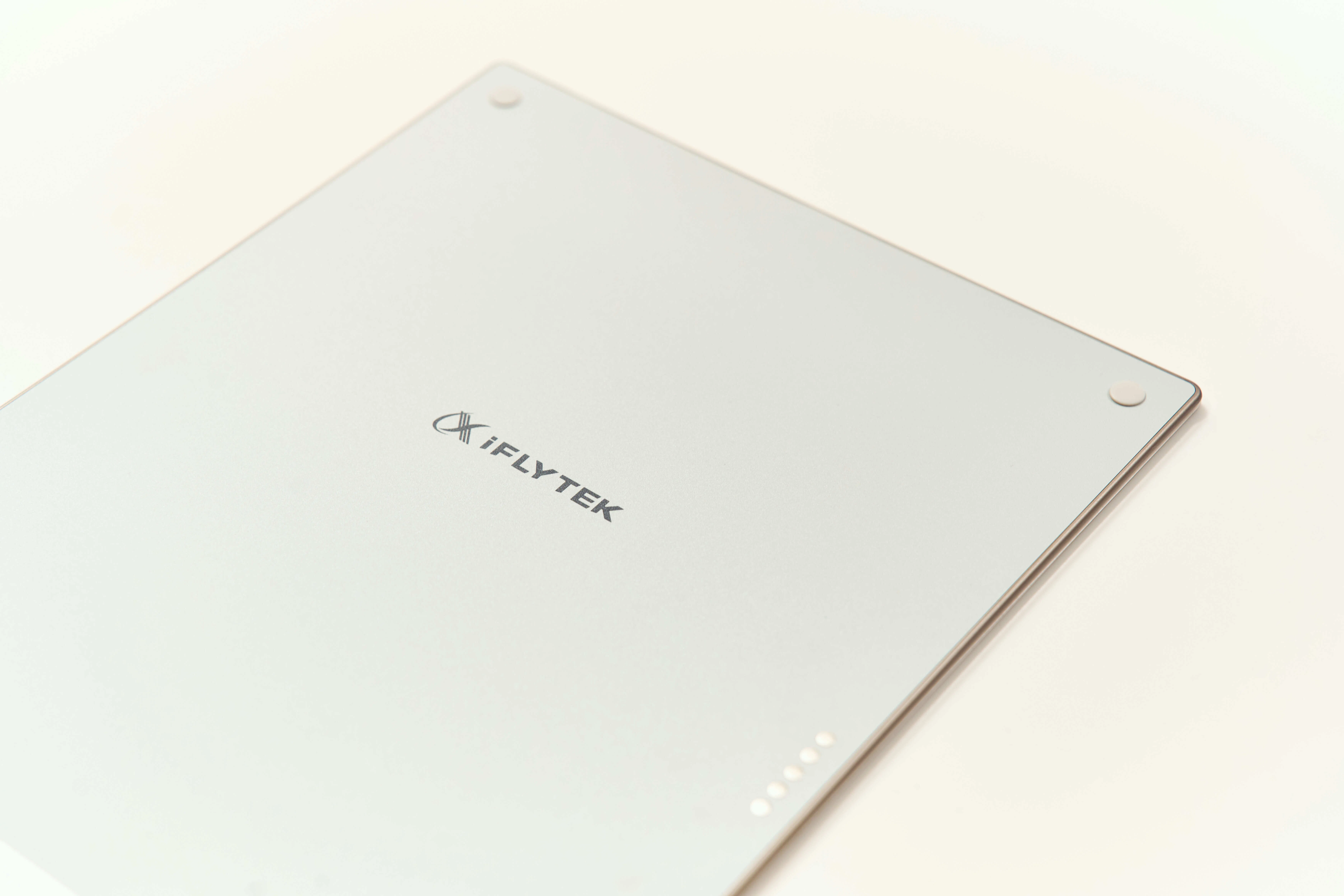 iFLYTEK AINOTE 2 レビュー | 目に優しいE-Ink × 分割キーボードで