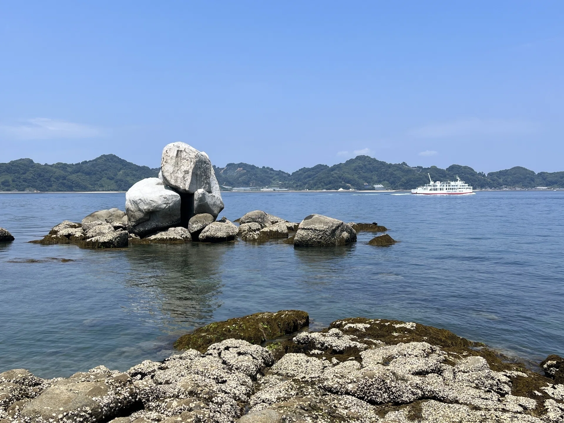 0622 100ﾄﾝ巨石から龍が春・秋分の日に舞い降りる「白石の鼻」（愛媛県