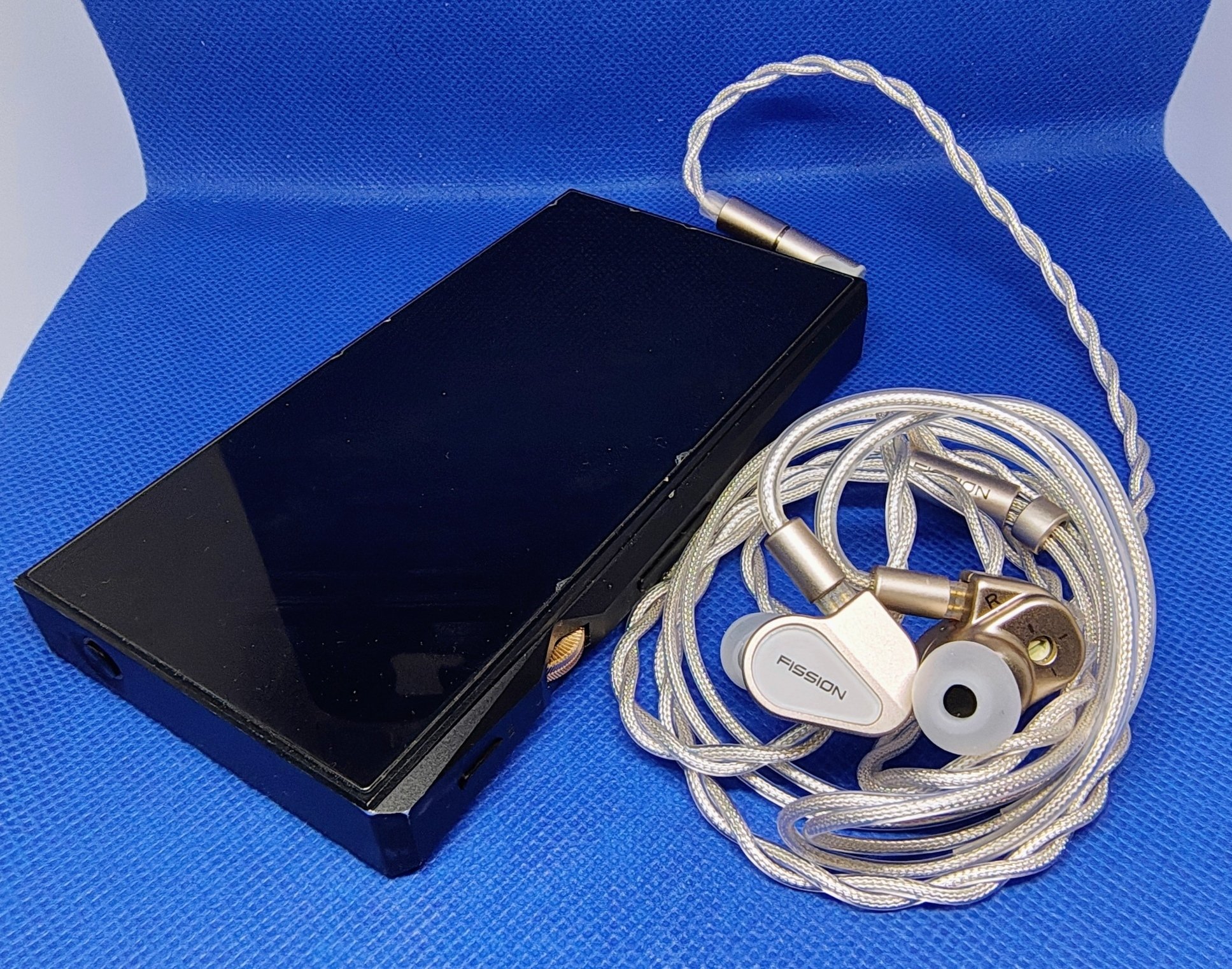 落ち着いたデザインと音質】TANCHIJIM FISSION イヤホンレビュー #PR