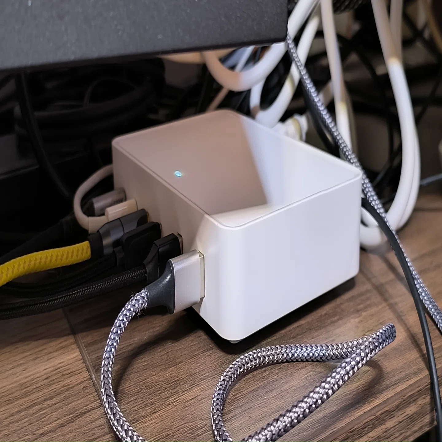 VOLTME Revo 240実機レビュー【6ポート急速USB充電器】｜重藤 六