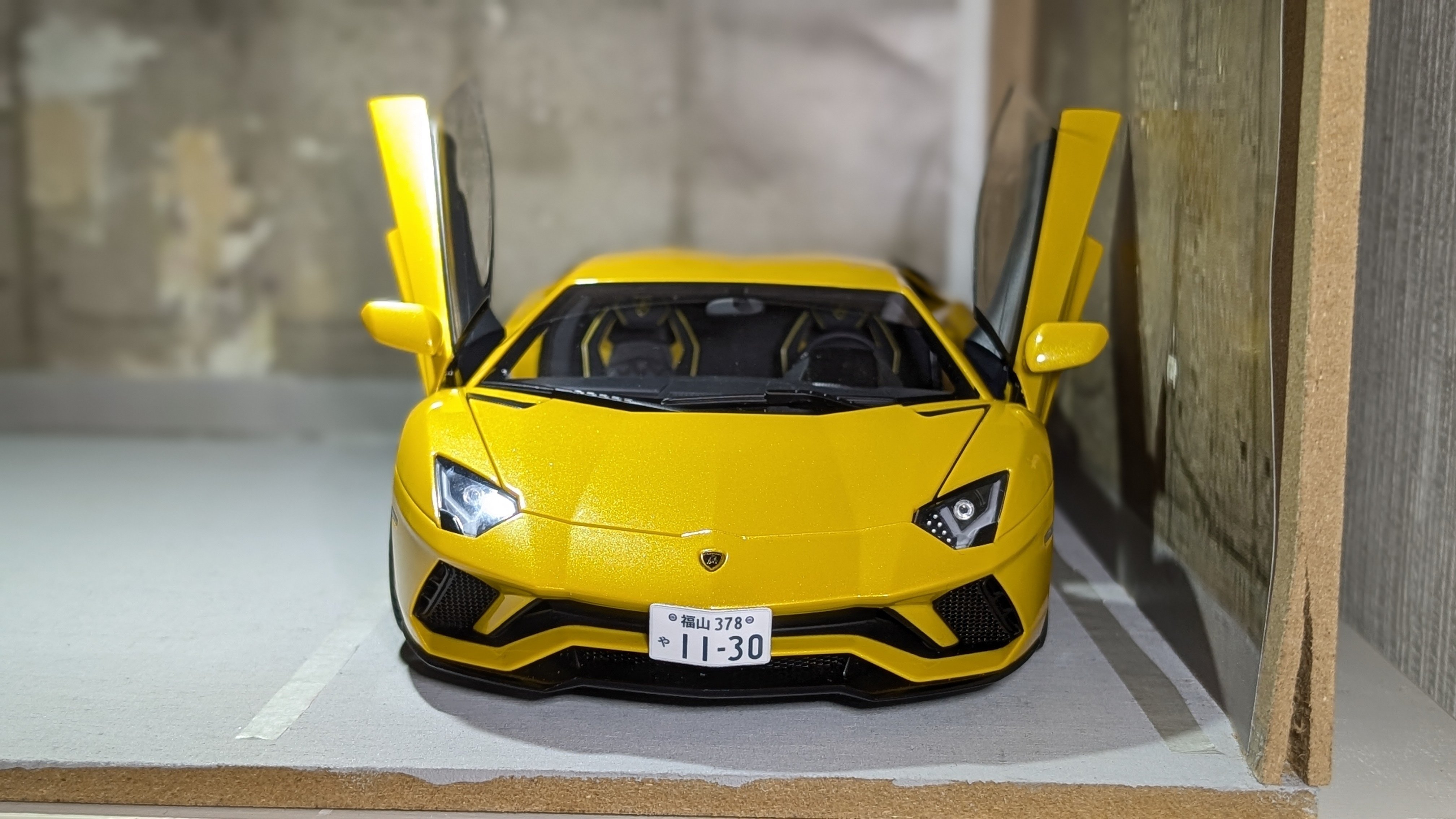 オートアート　ランボルギーニアヴェンタドールs イエロー 再生産】1/18 ランボルギーニ アヴェンタドール SVJ （パール