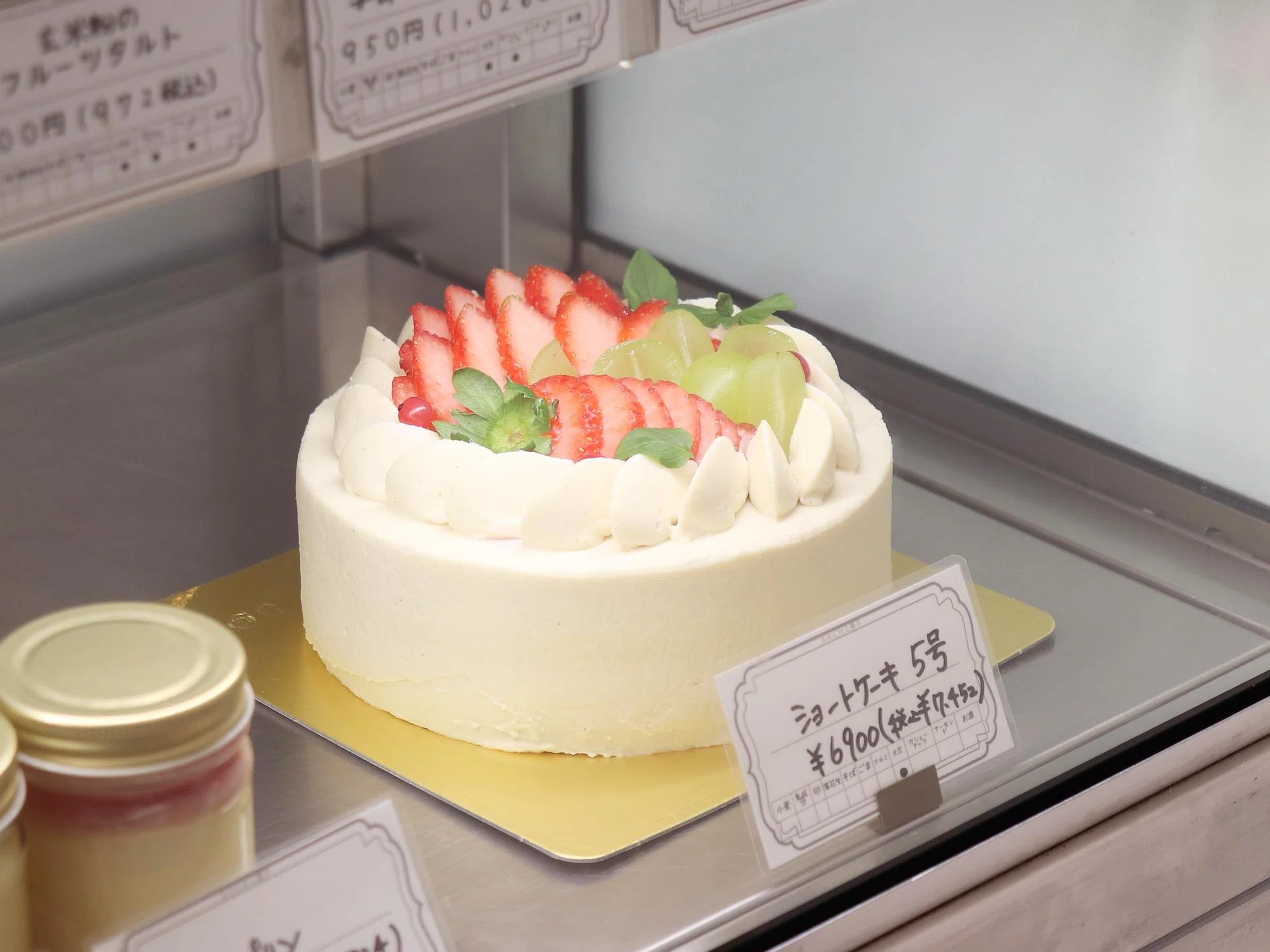 見過ごされがち」なのに「開店と同時に客が押し寄せる洋菓子店」の